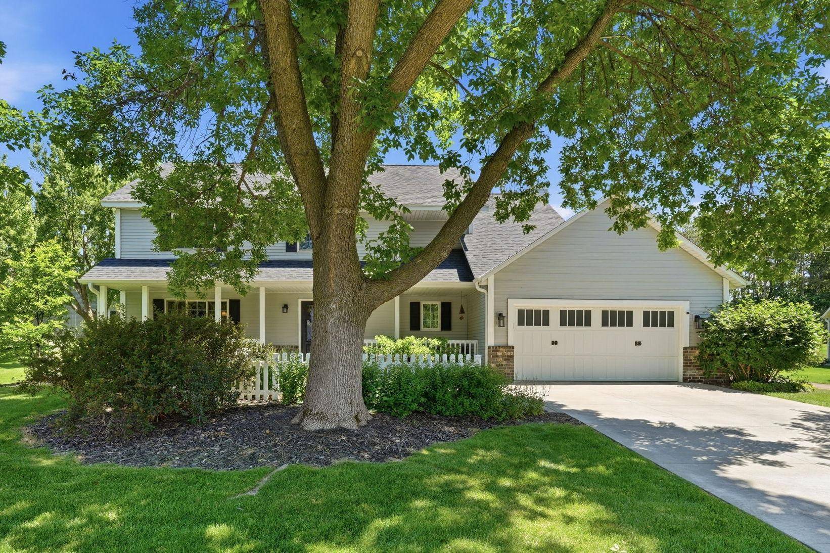 3730 Urbandale LN N, Plymouth, MN 55446