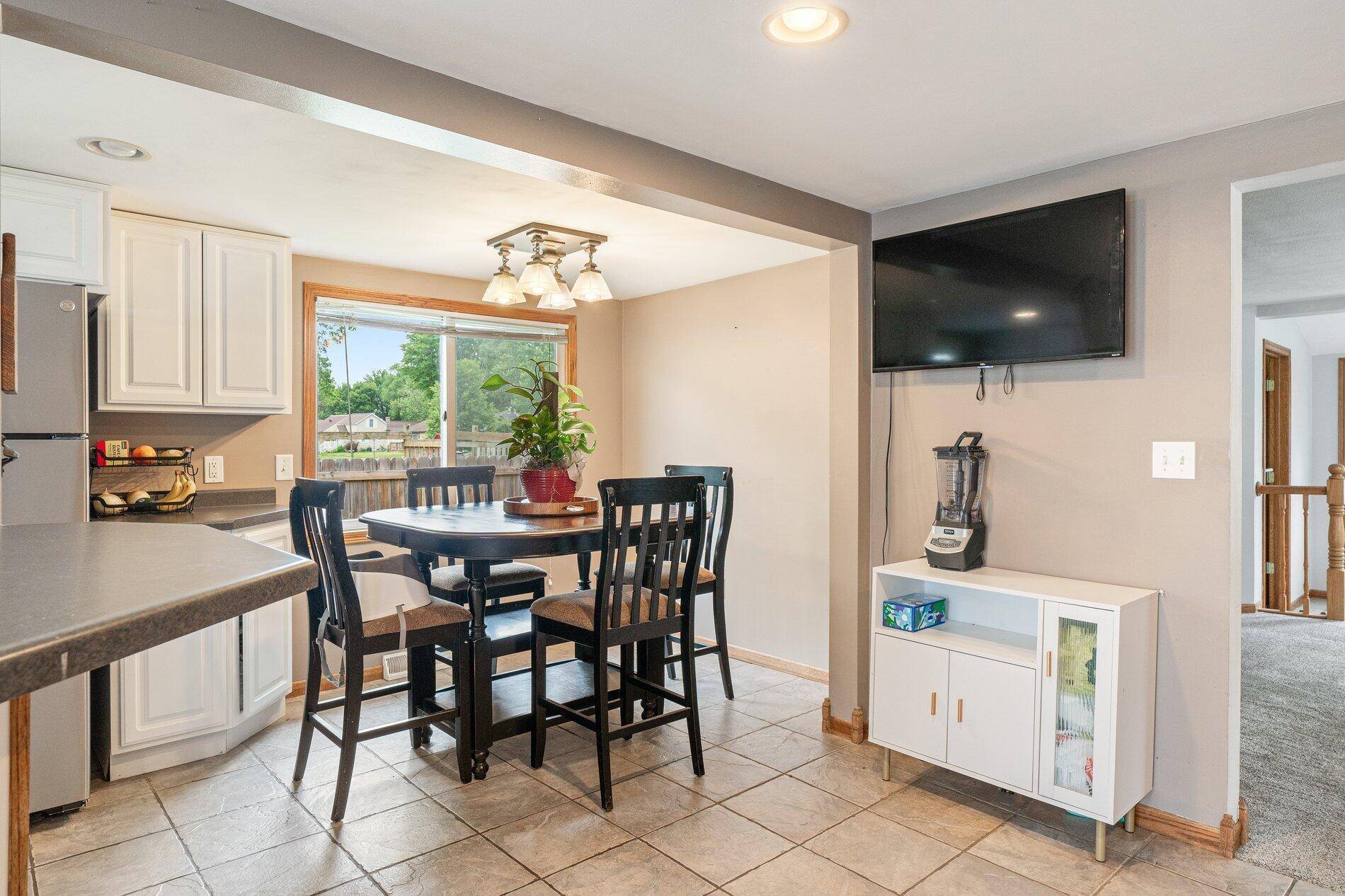 608 S 2nd ST, La Crescent, MN 55947