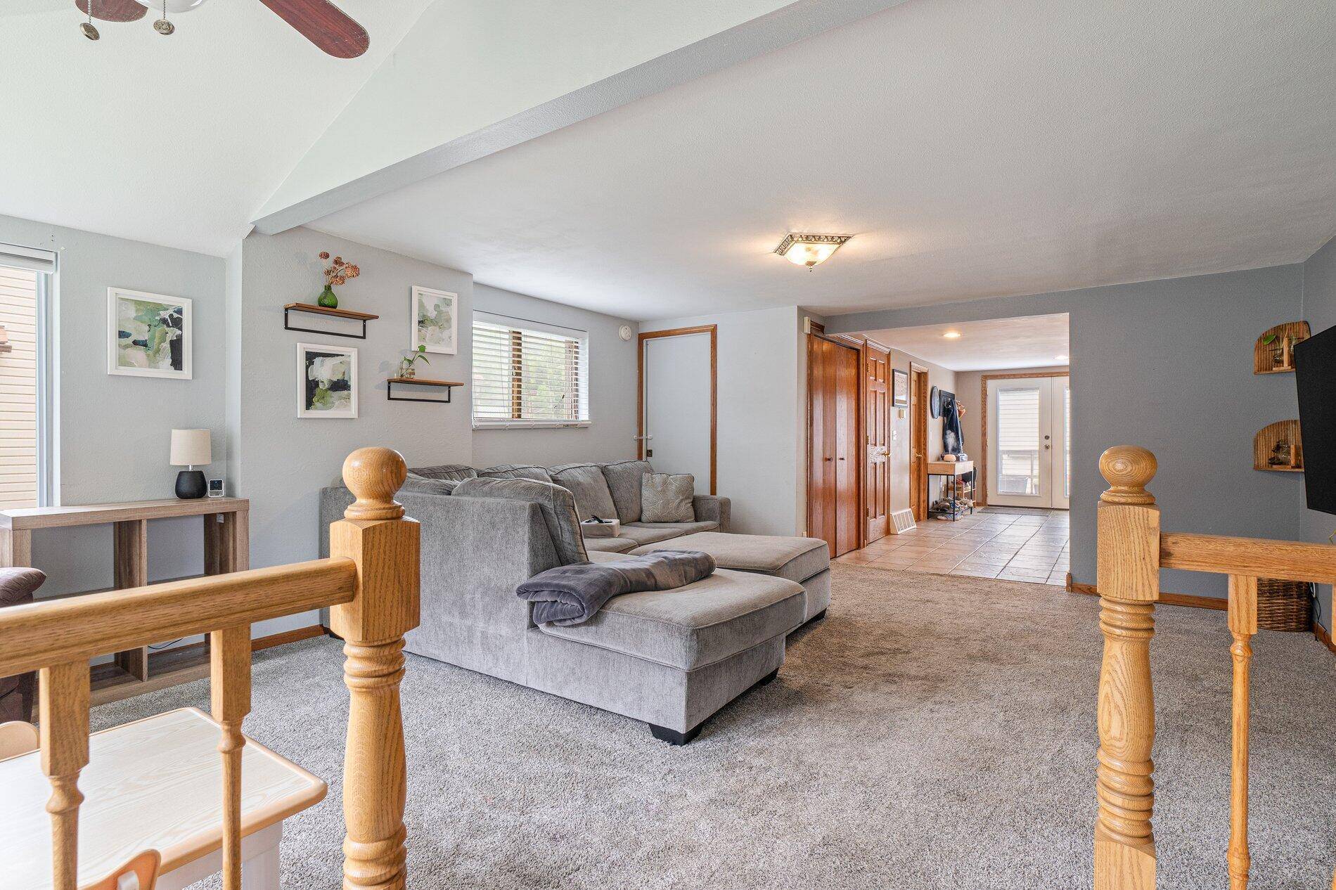 608 S 2nd ST, La Crescent, MN 55947