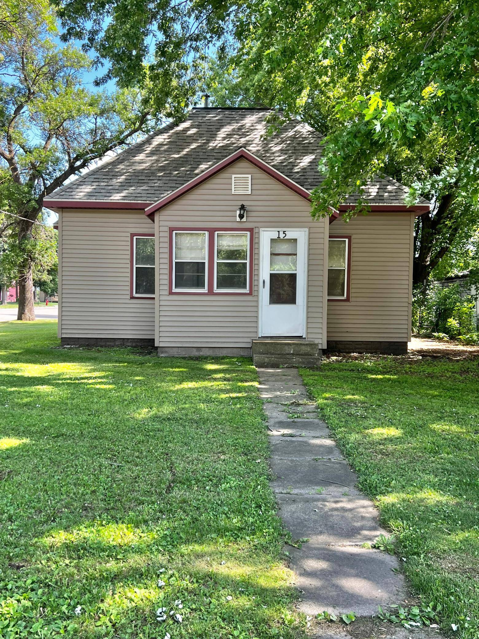 15 Stockholm AVE, Boyd, MN 56218