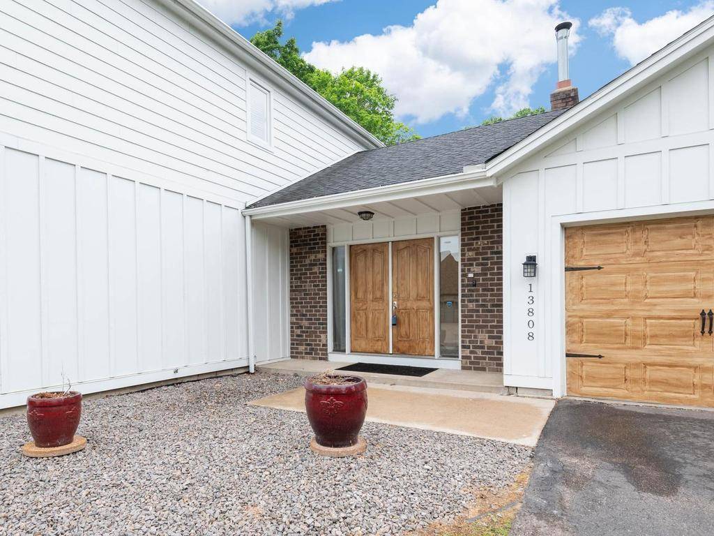 13808 Frontier LN, Burnsville, MN 55337