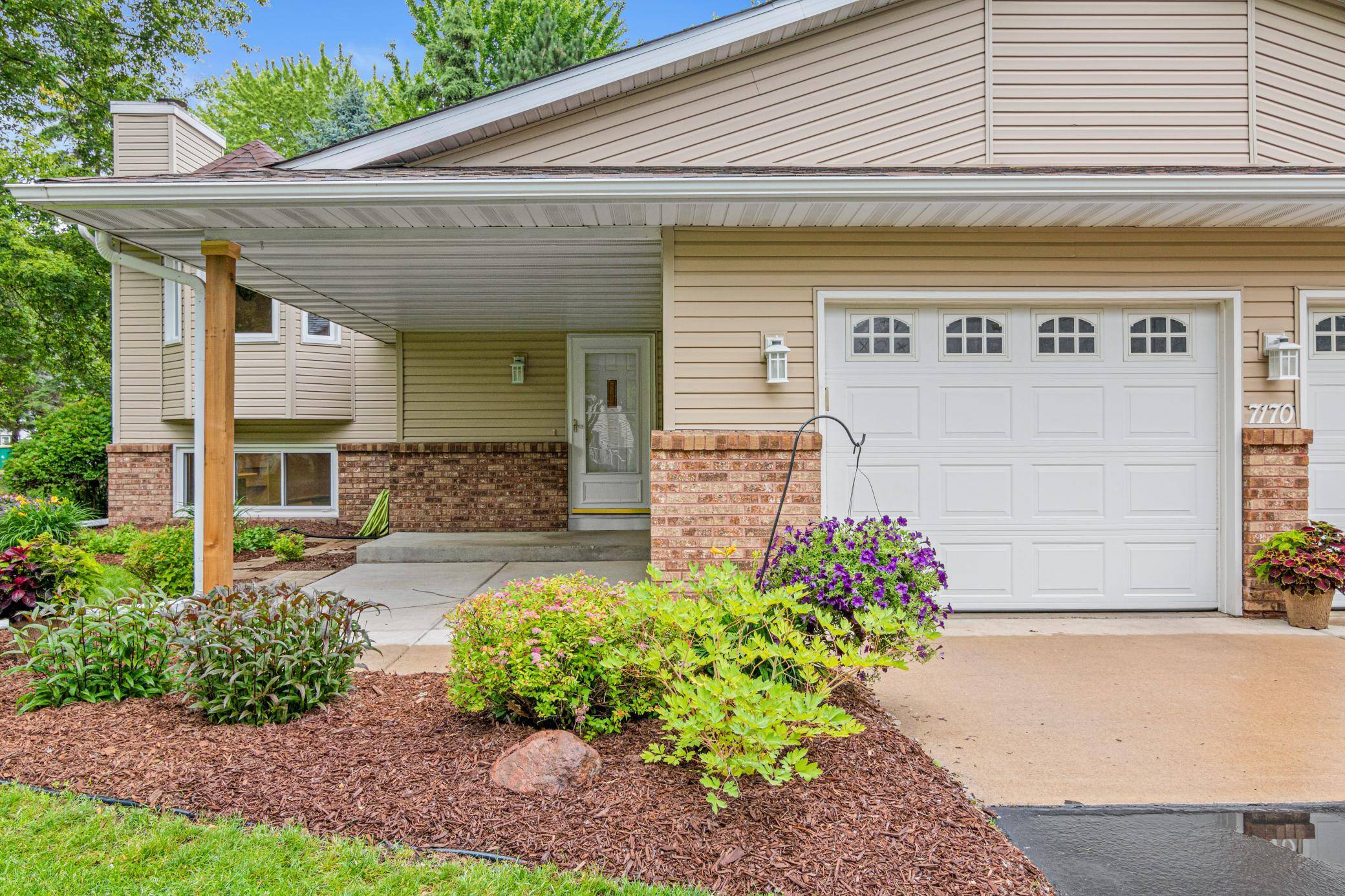 7170 Grangeview N, Centerville, MN 55038