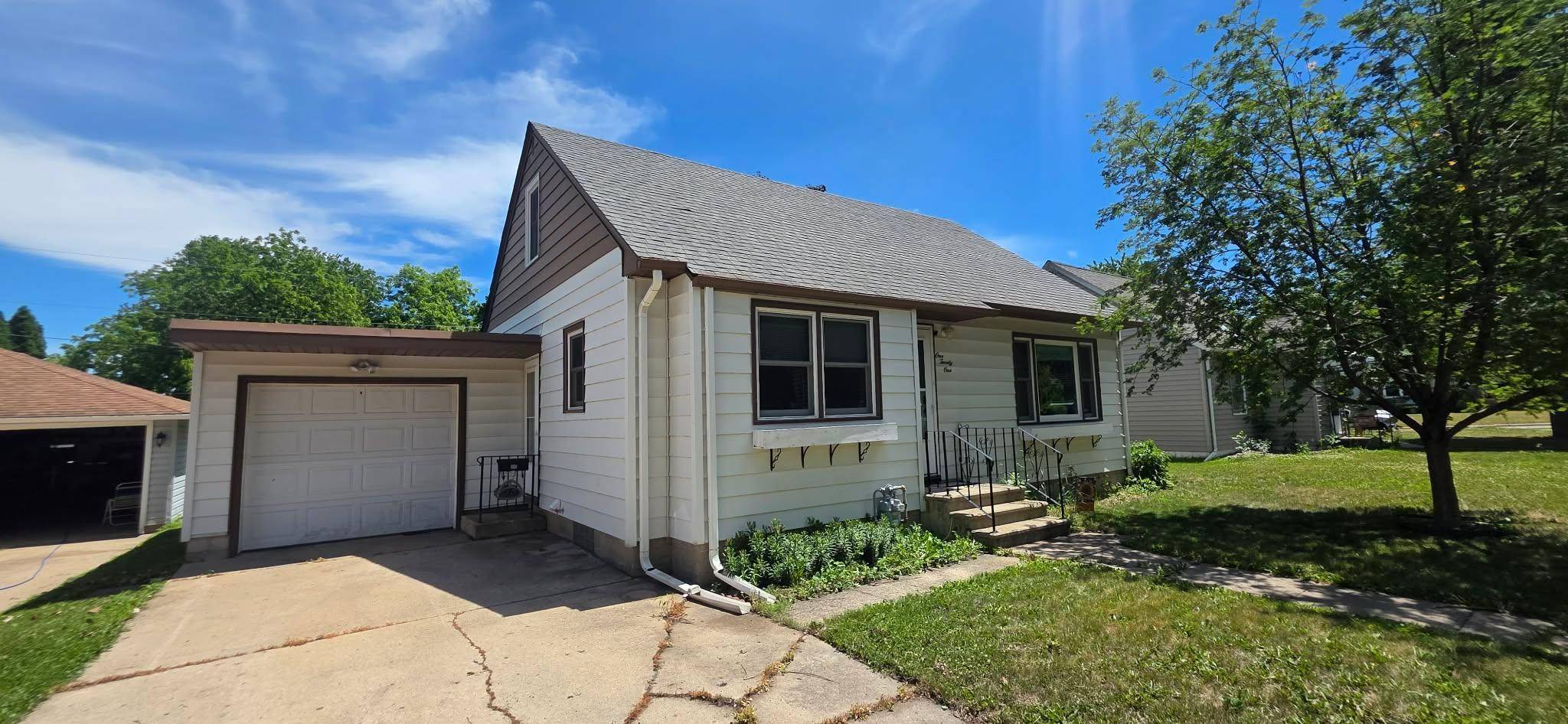 121 Mcarthur DR, Albert Lea, MN 56007
