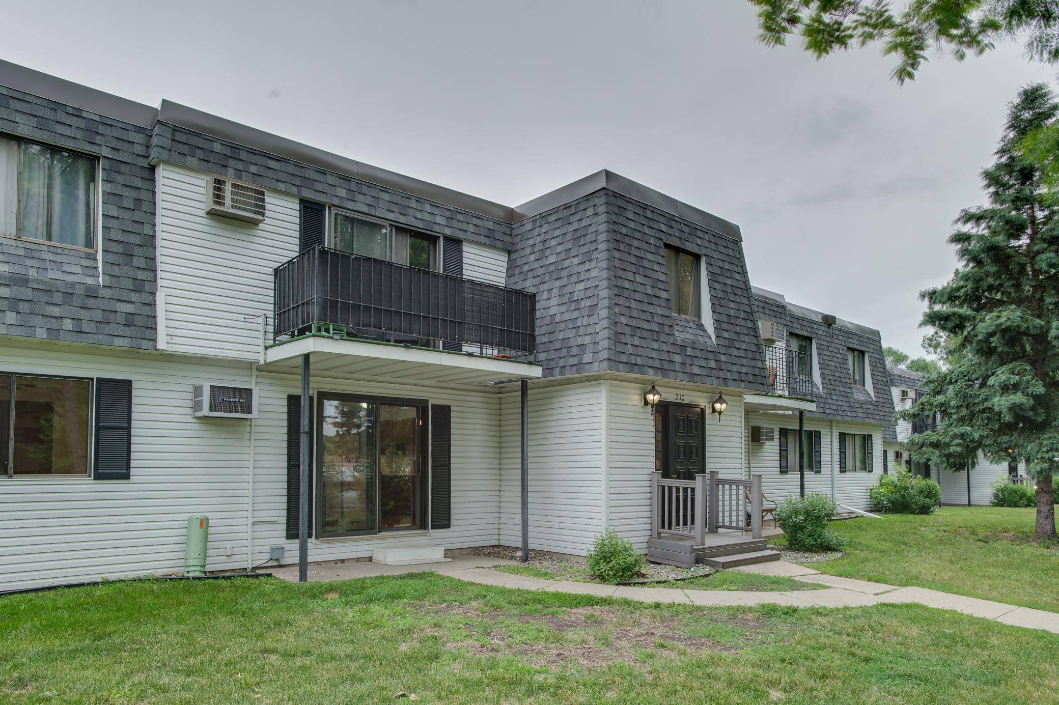 210 35th AVE N #9, Fargo, ND 58102