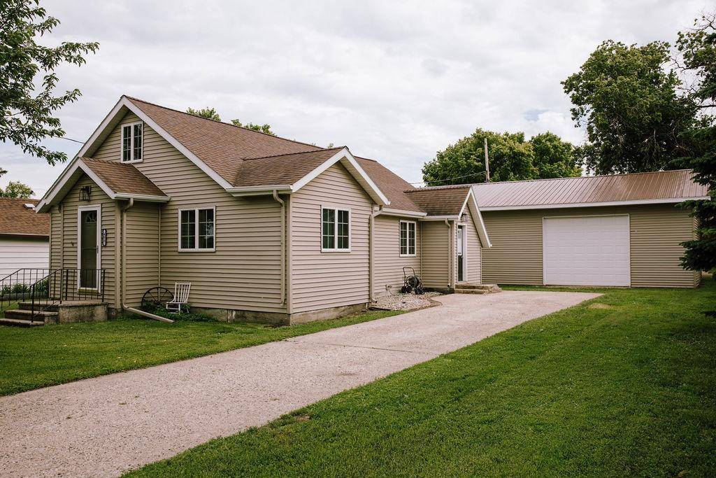 403 Main ST E, Cavalier, ND 58220