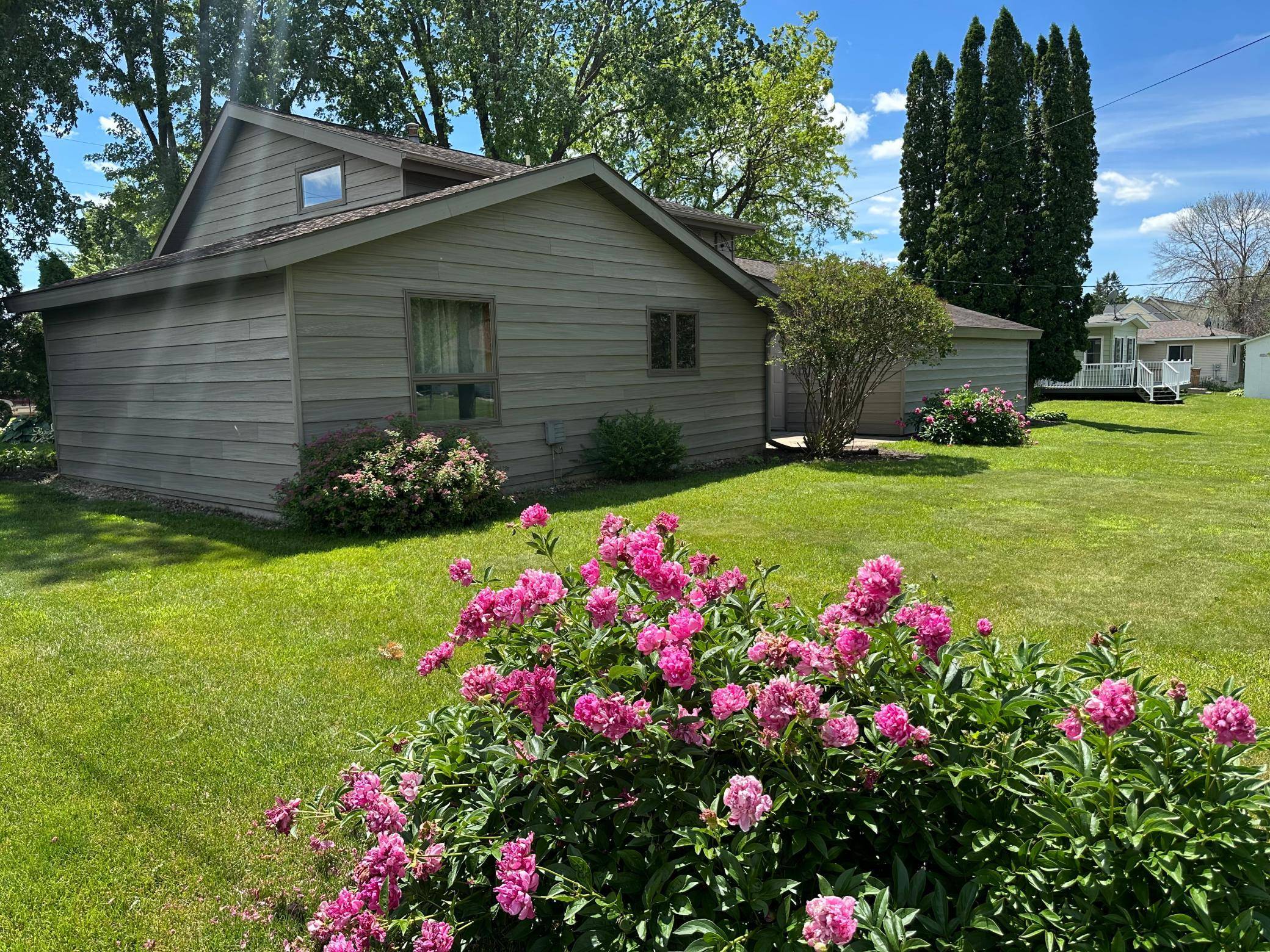 506 Lincoln ST NW, Adams, MN 55909