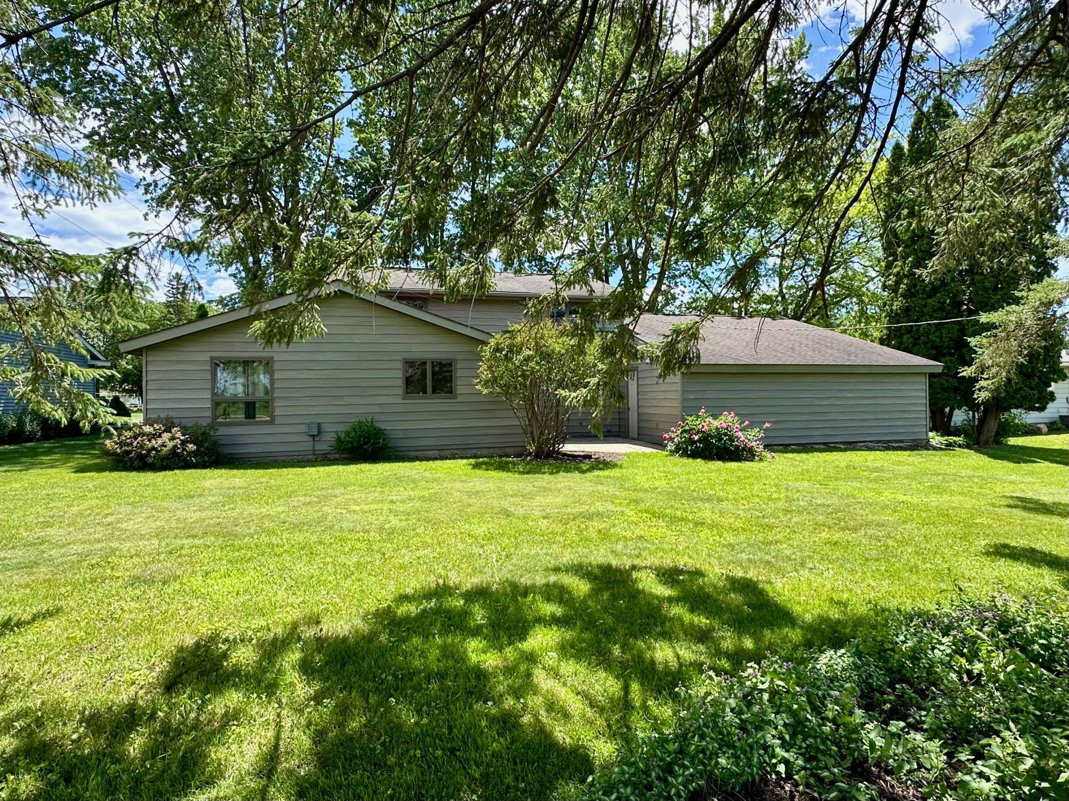 506 Lincoln ST NW, Adams, MN 55909
