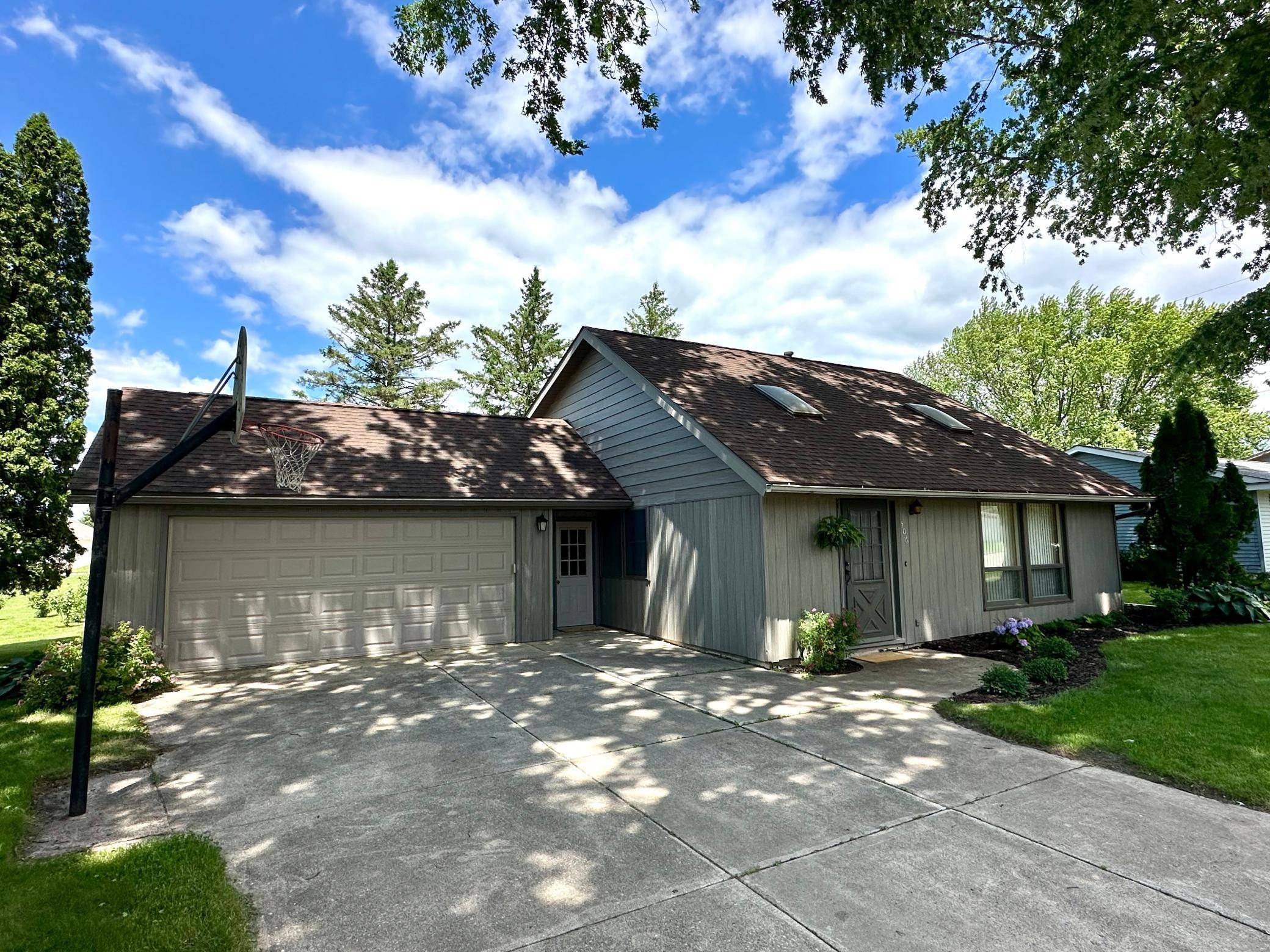 506 Lincoln ST NW, Adams, MN 55909
