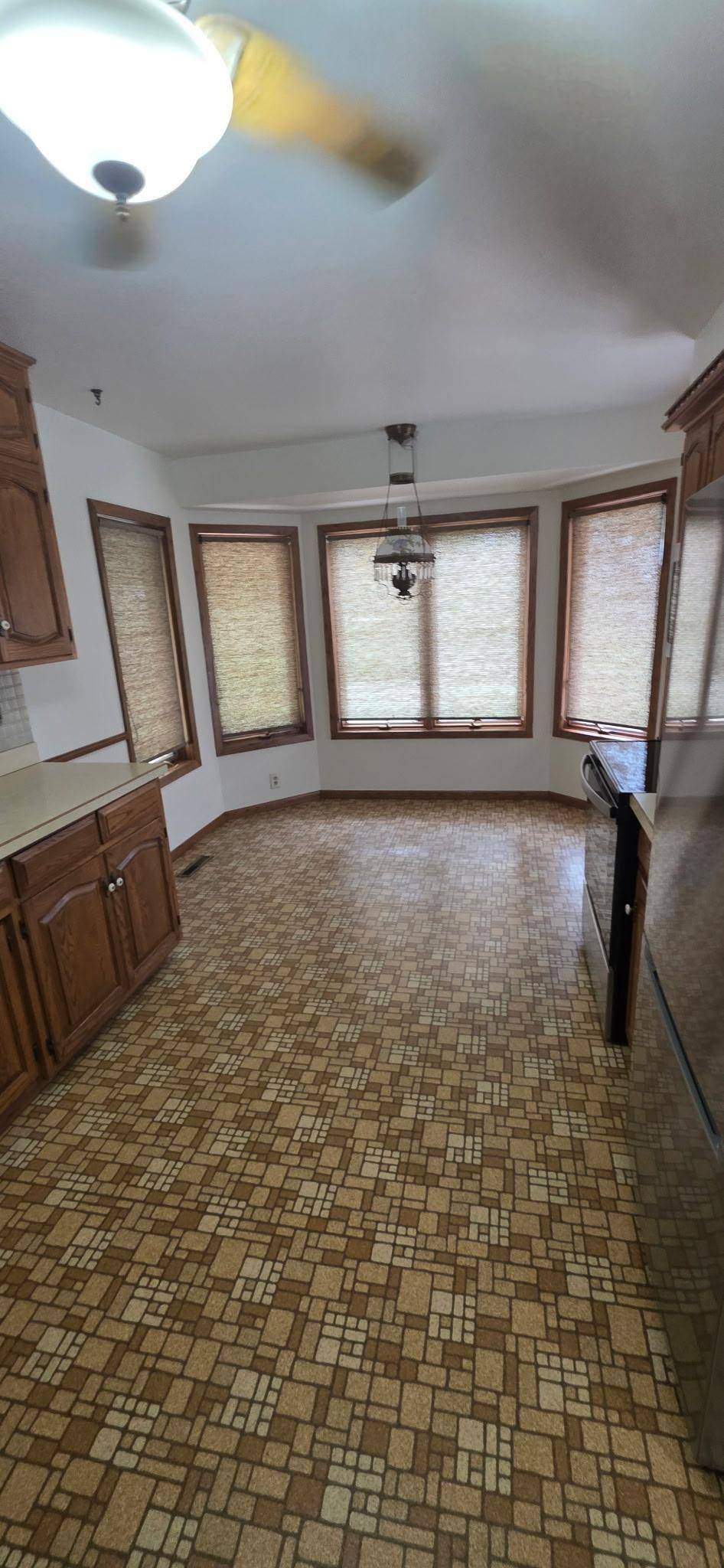 806 Lincoln AVE, Albert Lea, MN 56007