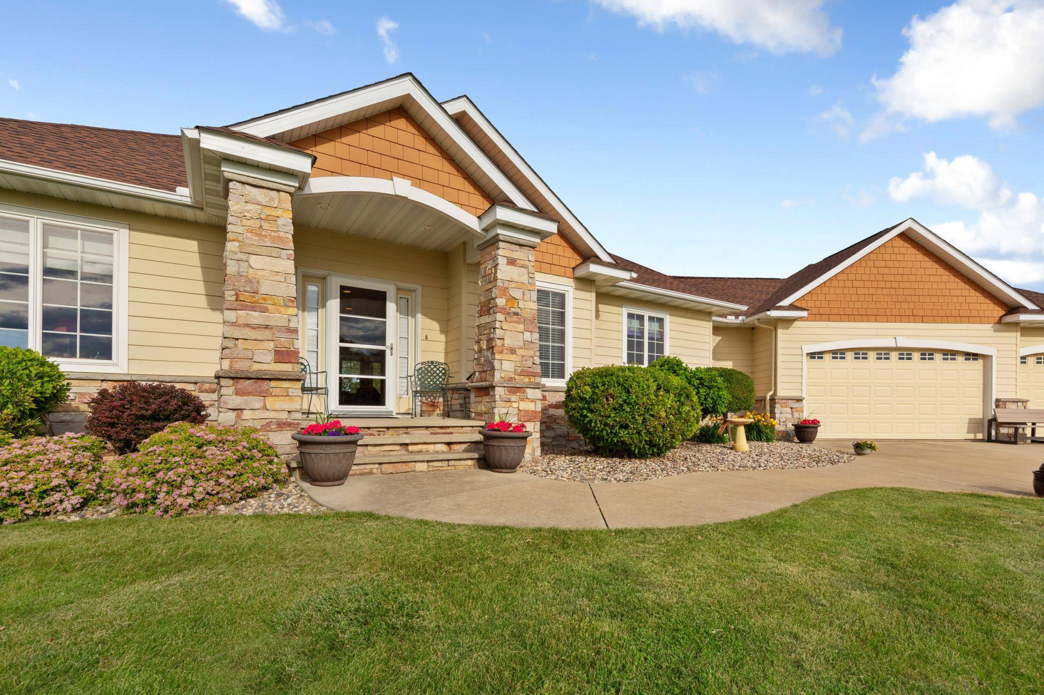 20 W Clear Lake DR, Ceylon, MN 56121