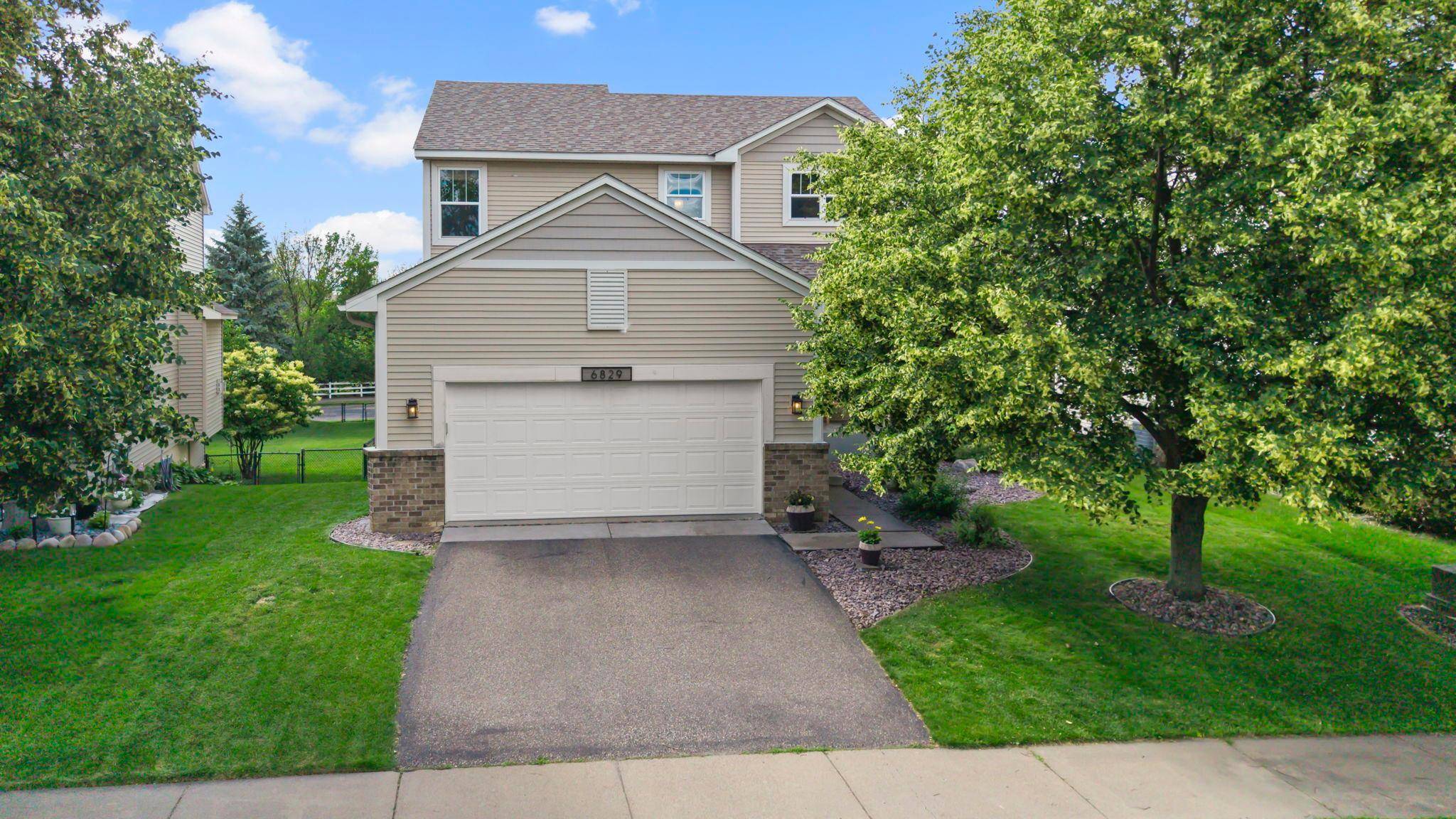 6829 Urbandale LN N, Maple Grove, MN 55311