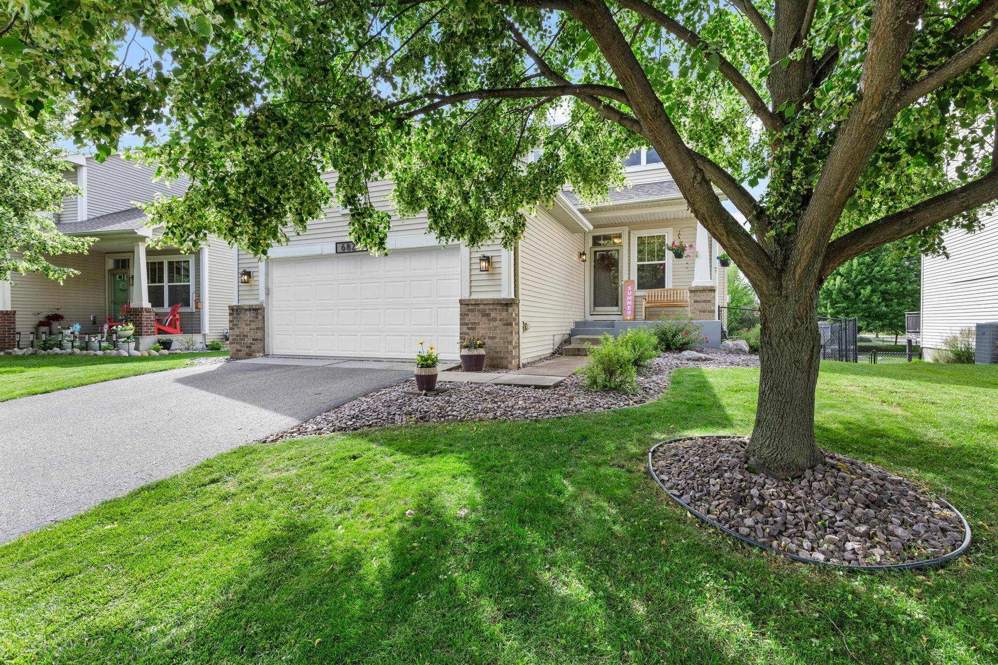 6829 Urbandale LN N, Maple Grove, MN 55311