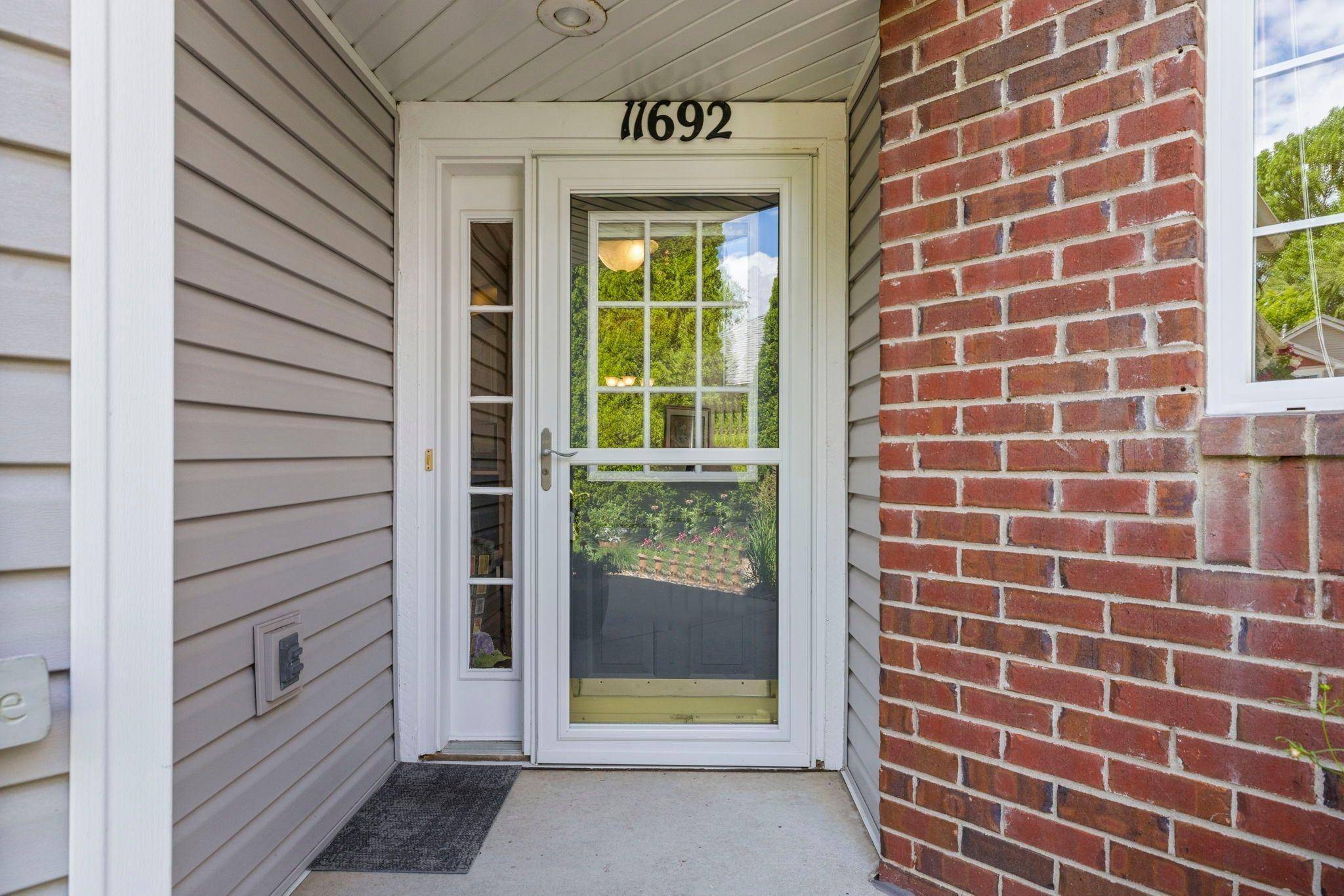 11692 Langford CIR, Burnsville, MN 55337