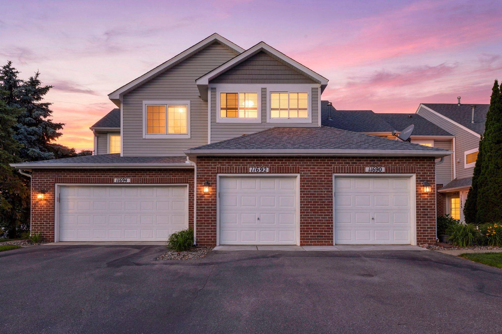 11692 Langford CIR, Burnsville, MN 55337