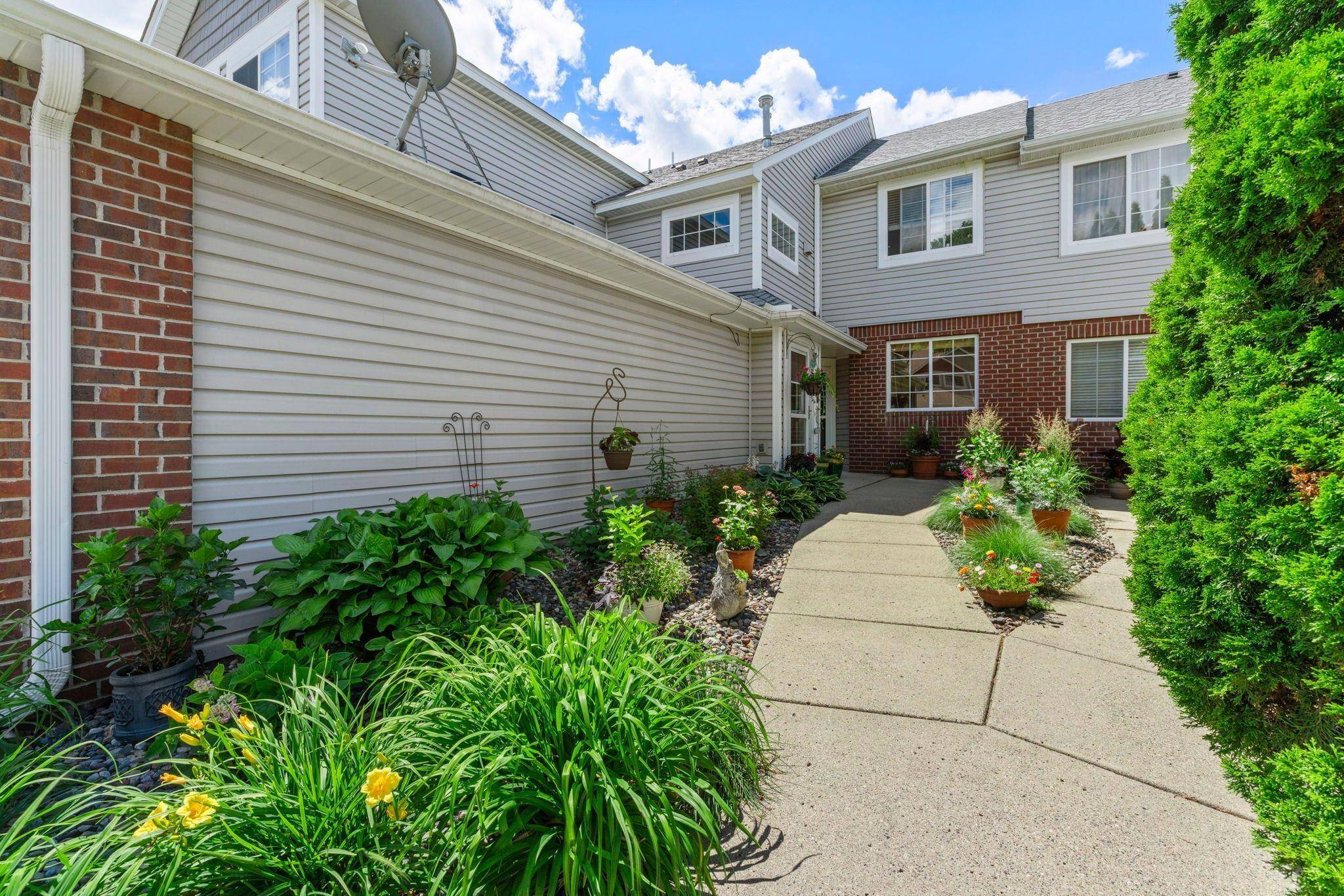 11692 Langford CIR, Burnsville, MN 55337