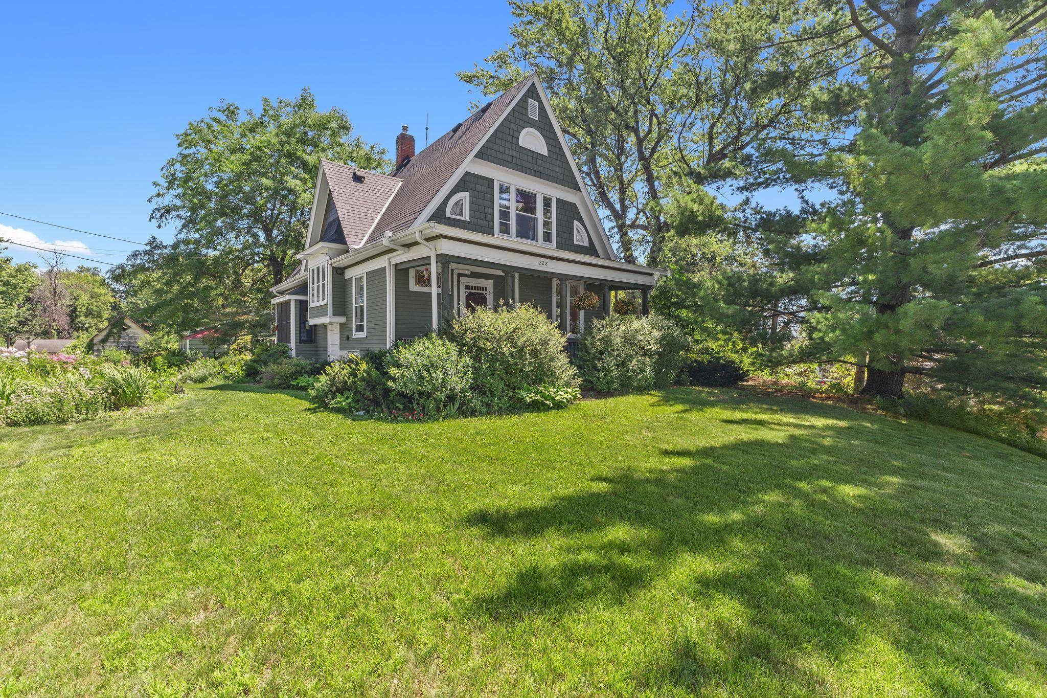 228 Summit AVE, Center City, MN 55012