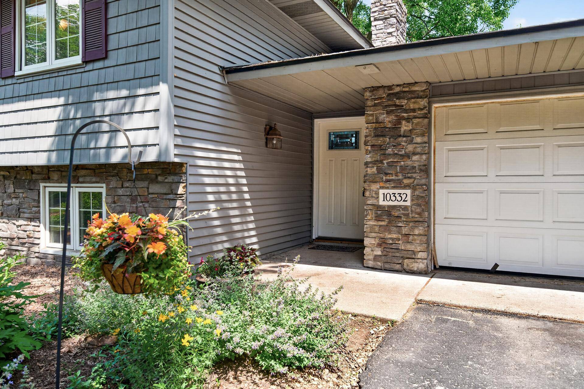 10332 102nd PL N, Maple Grove, MN 55369