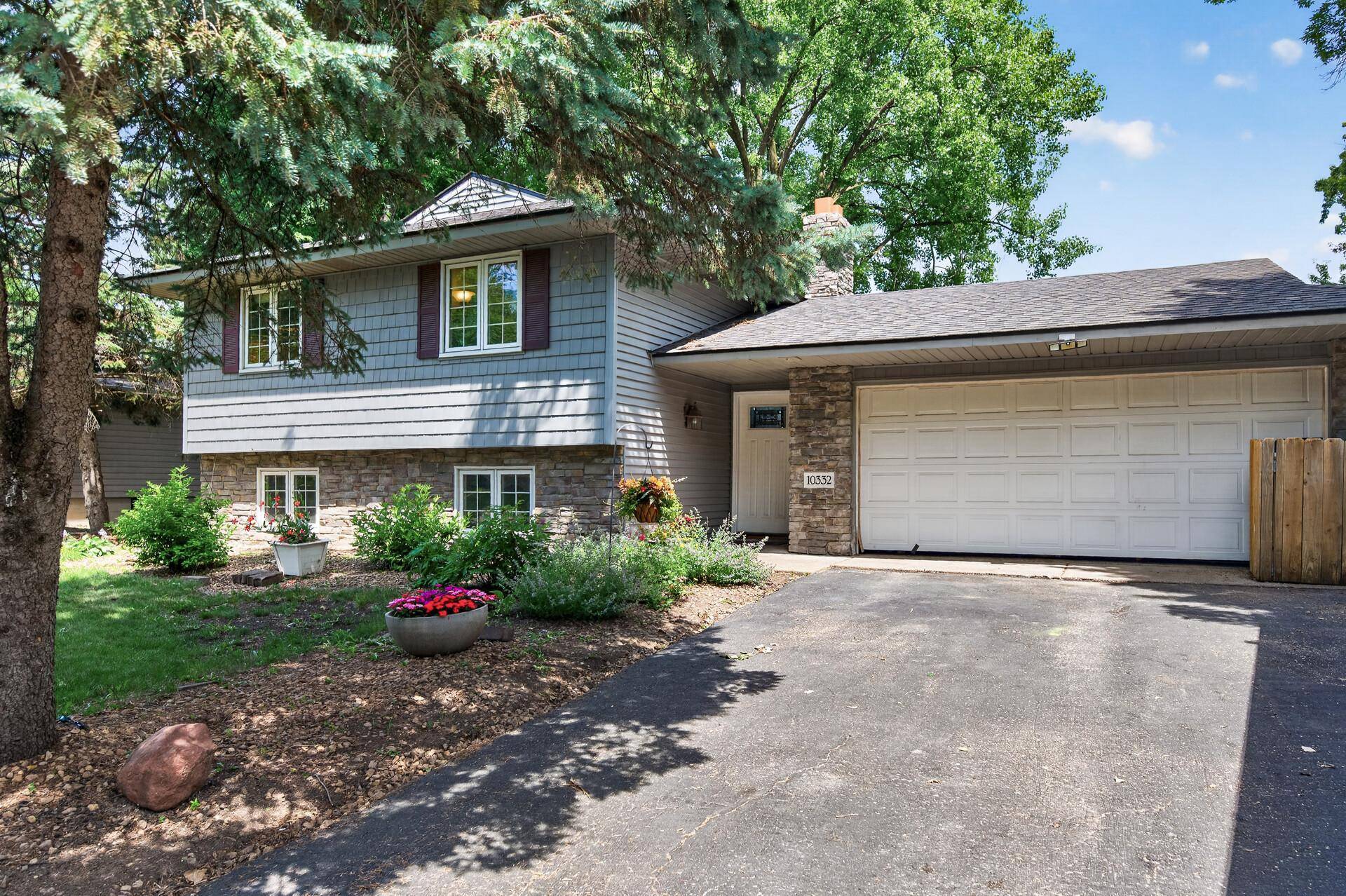 10332 102nd PL N, Maple Grove, MN 55369