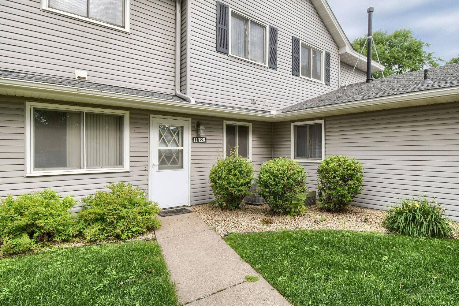 11328 Ibis ST NW, Coon Rapids, MN 55433