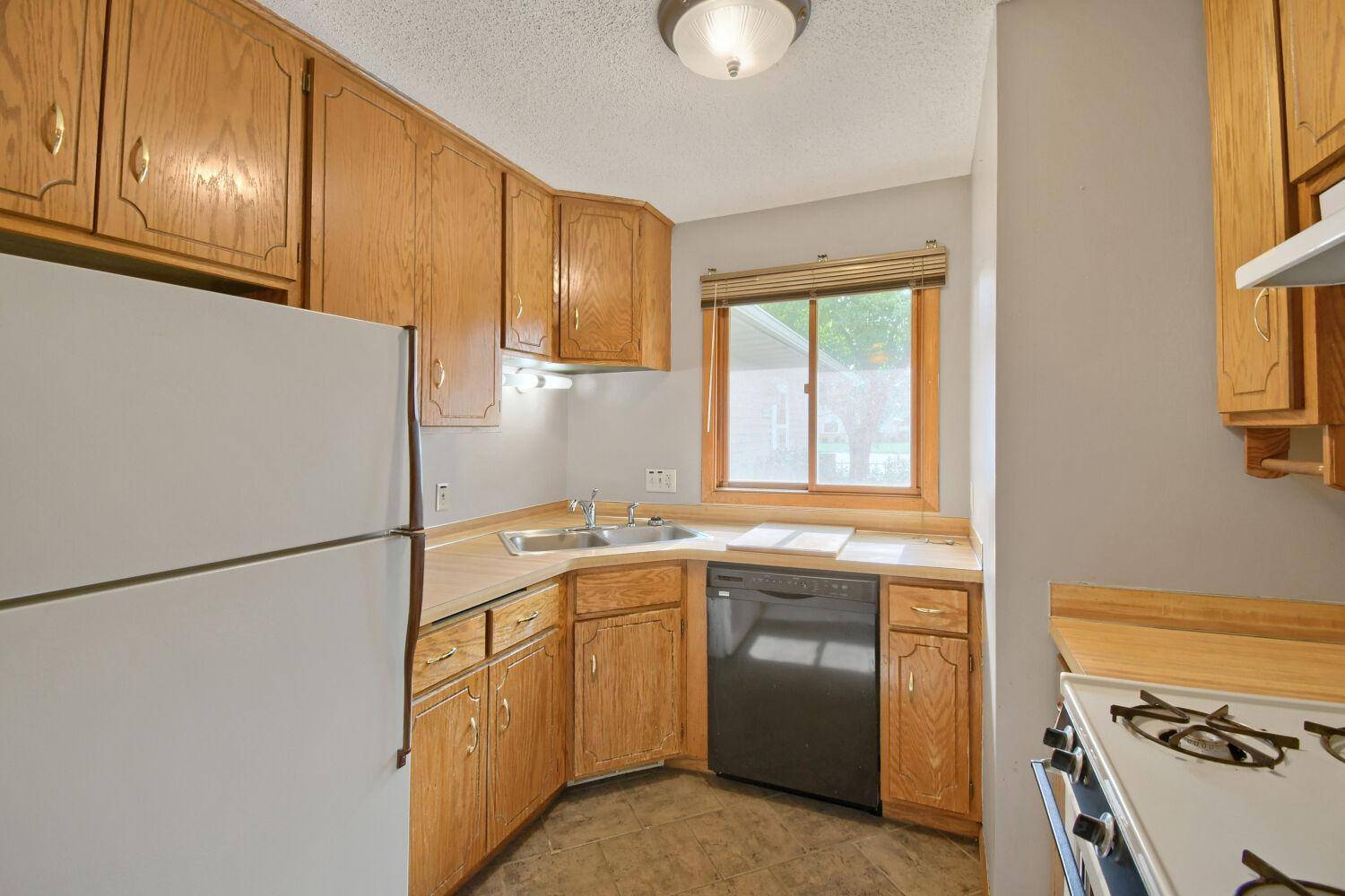 11328 Ibis ST NW, Coon Rapids, MN 55433