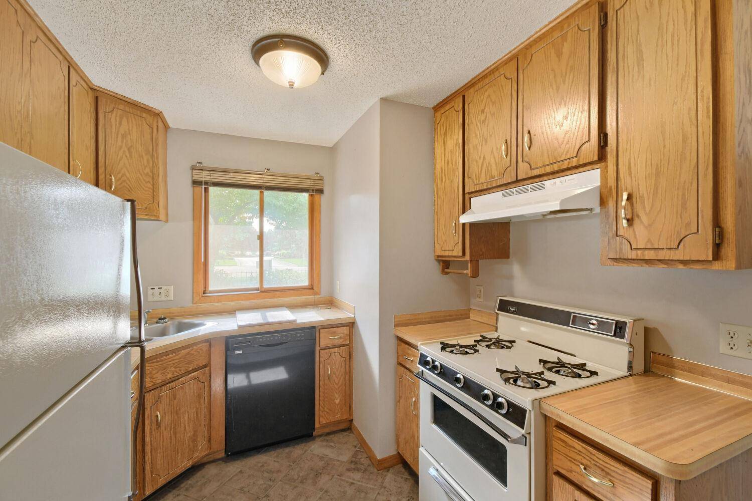 11328 Ibis ST NW, Coon Rapids, MN 55433
