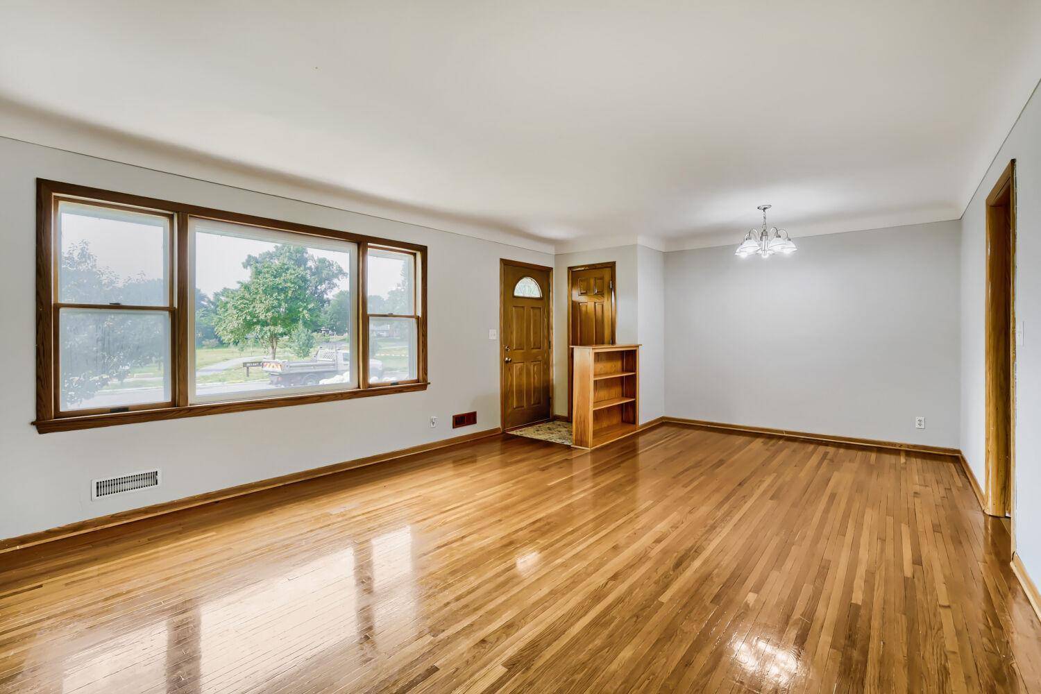 900 W 84th ST, Bloomington, MN 55420