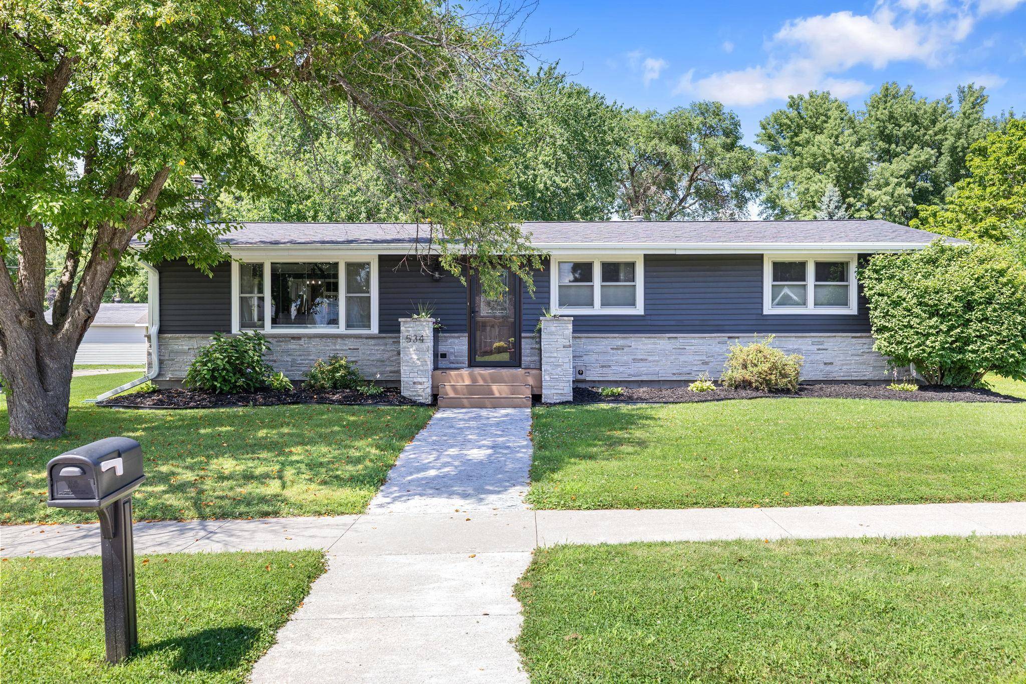 534 S 3rd ST, La Crescent, MN 55947