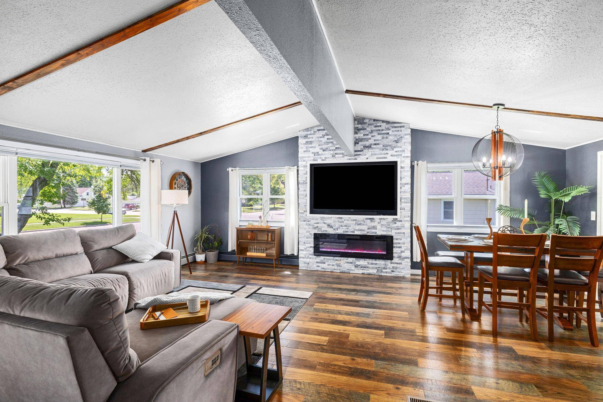 534 S 3rd ST, La Crescent, MN 55947