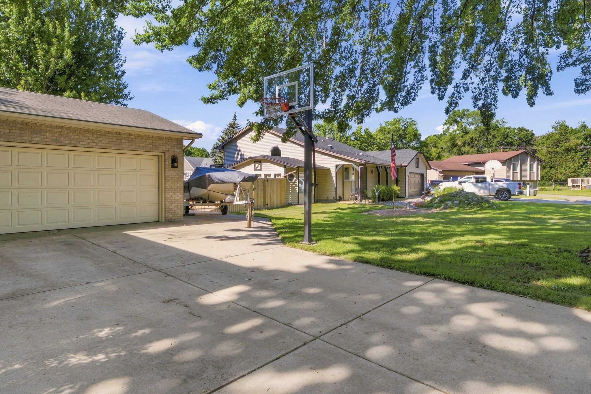 7801 119th AVE N, Champlin, MN 55316