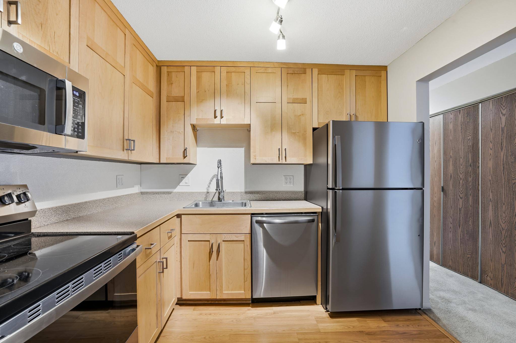1855 Silver Bell RD #119, Eagan, MN 55122