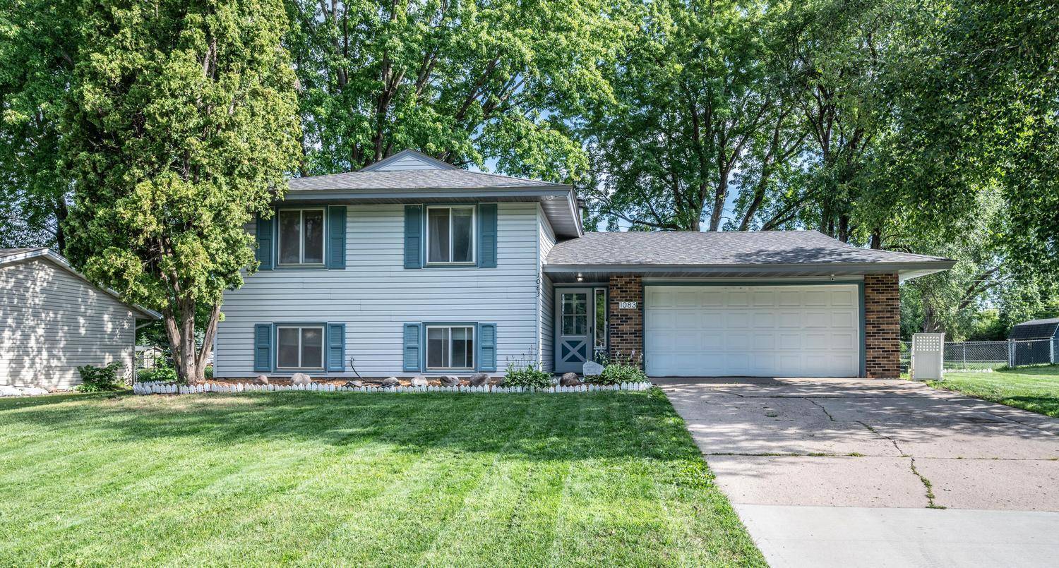 1083 Whitney DR, Apple Valley, MN 55124