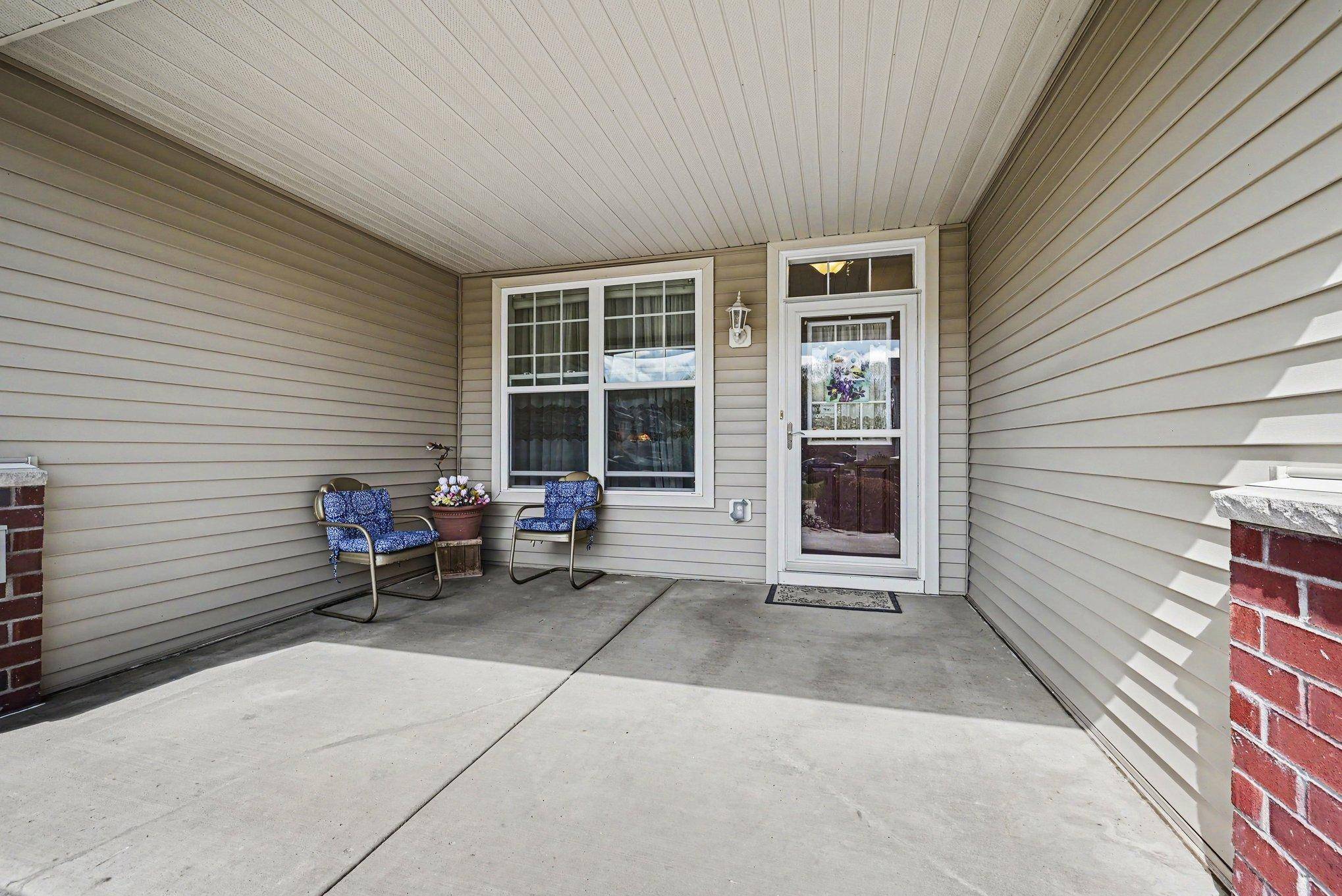 1601 Sumac CIR #B, Carver, MN 55315