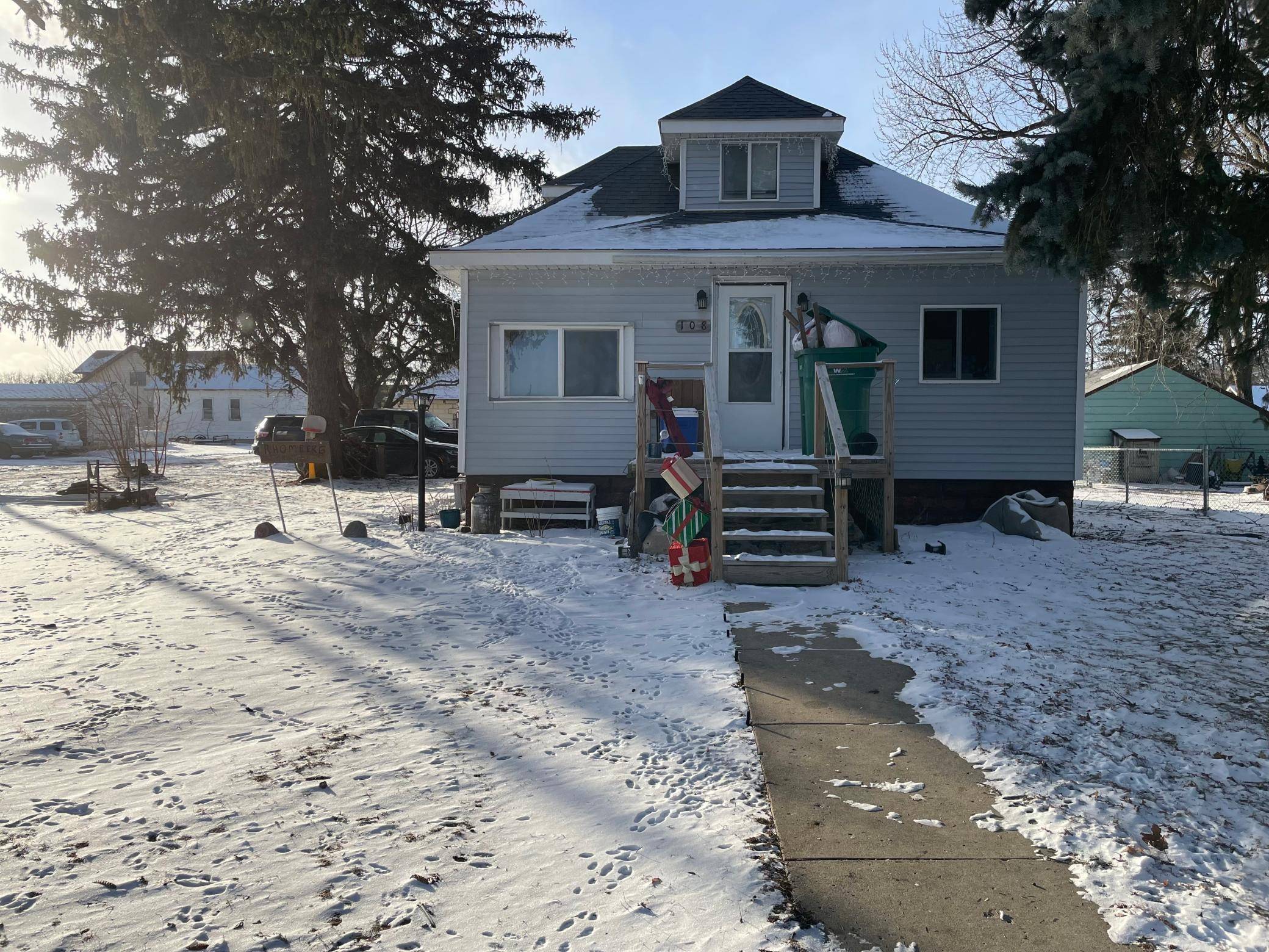 108 N West ST, Ceylon, MN 56121