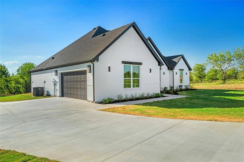 101 Barefoot Bay Boulevard, Corsicana, TX 75109