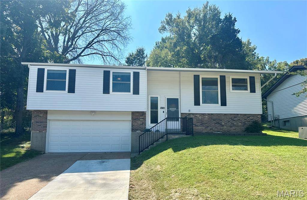 1922 Catlin DR, Barnhart, MO 63012