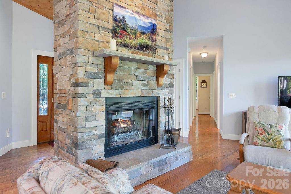1228 Ugugu DR, Brevard, NC 28712