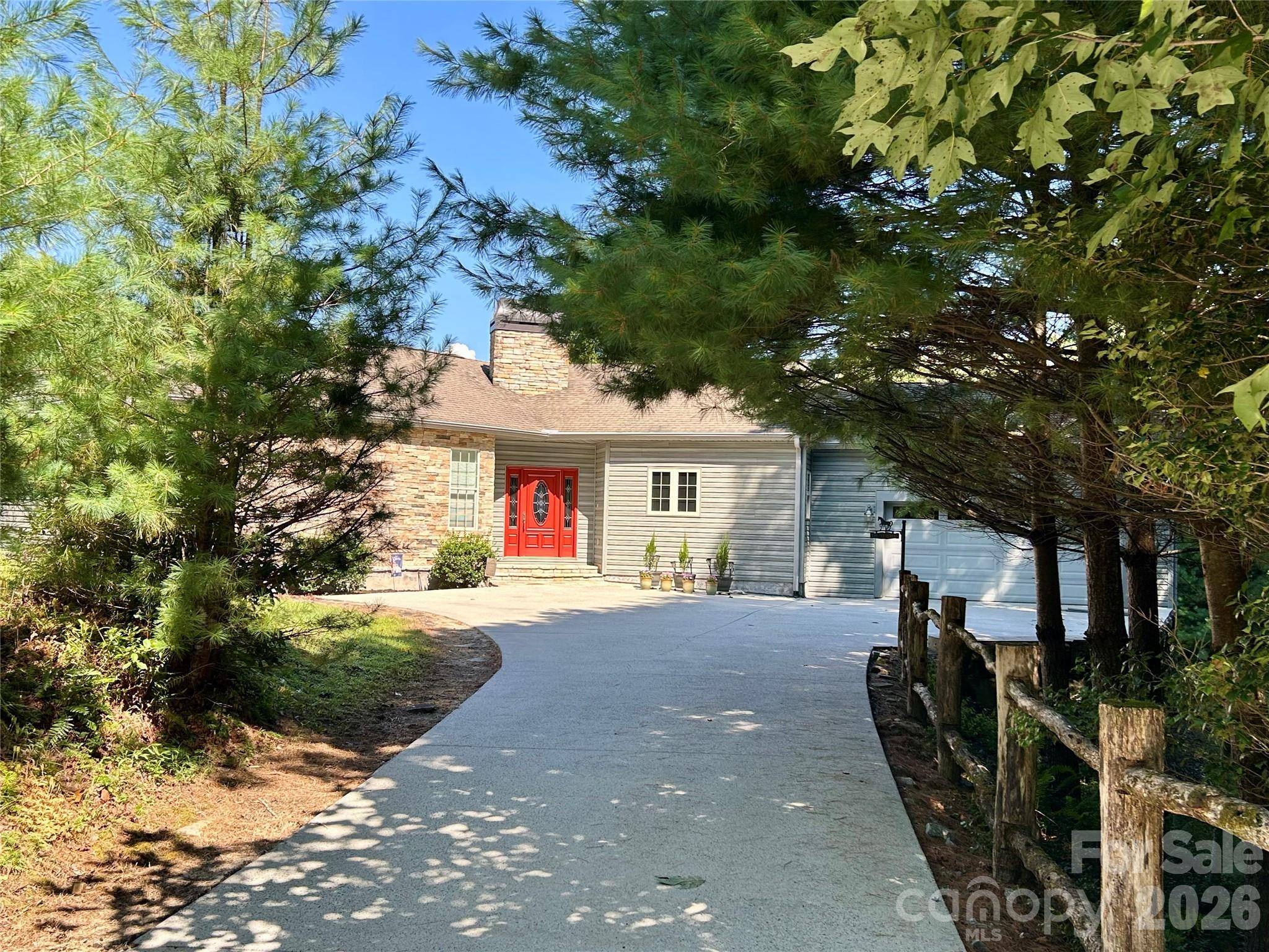 1228 Ugugu DR, Brevard, NC 28712