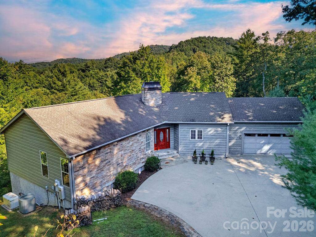 1228 Ugugu DR, Brevard, NC 28712