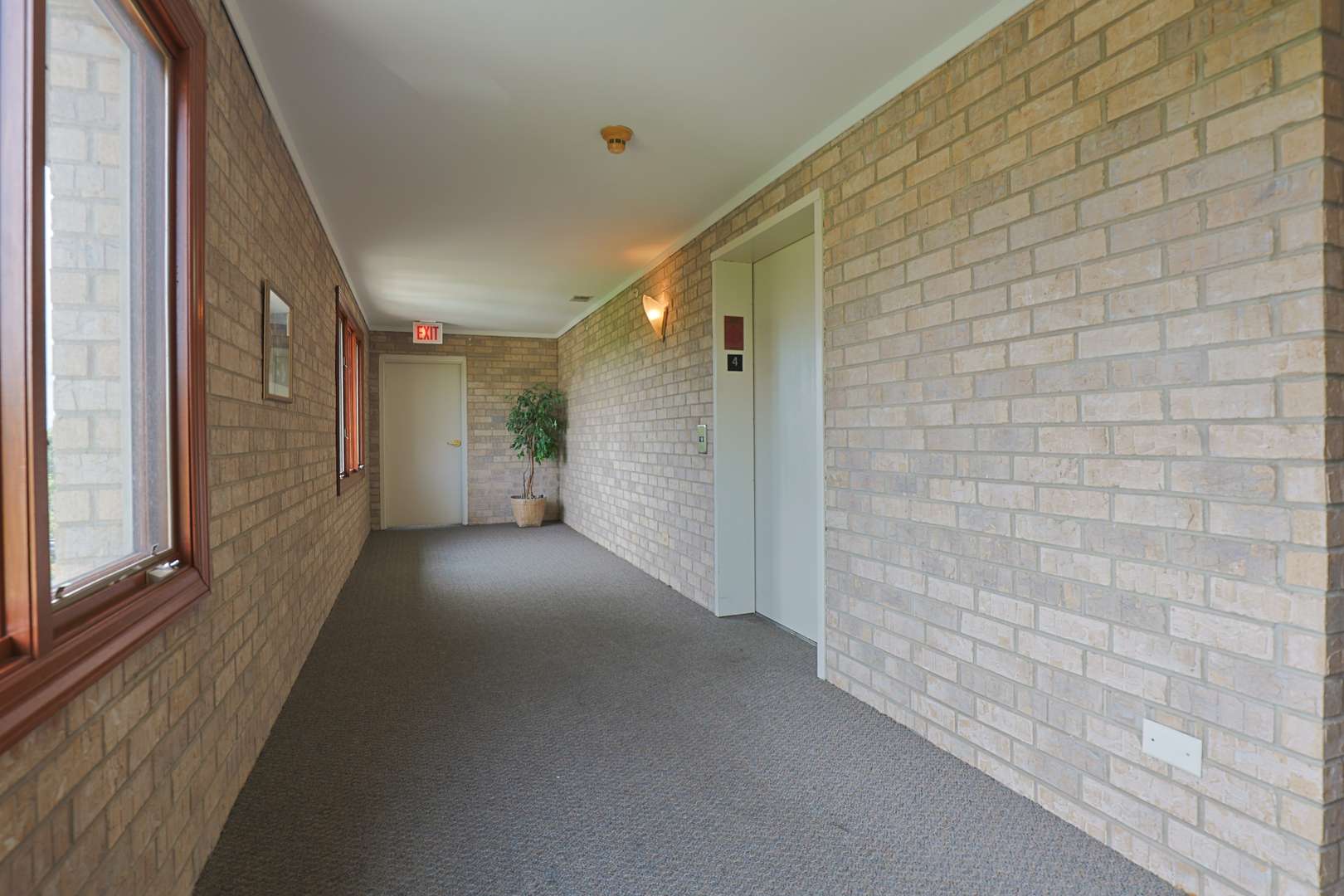9510 S KOLMAR AVE #212, Oak Lawn, IL 60453