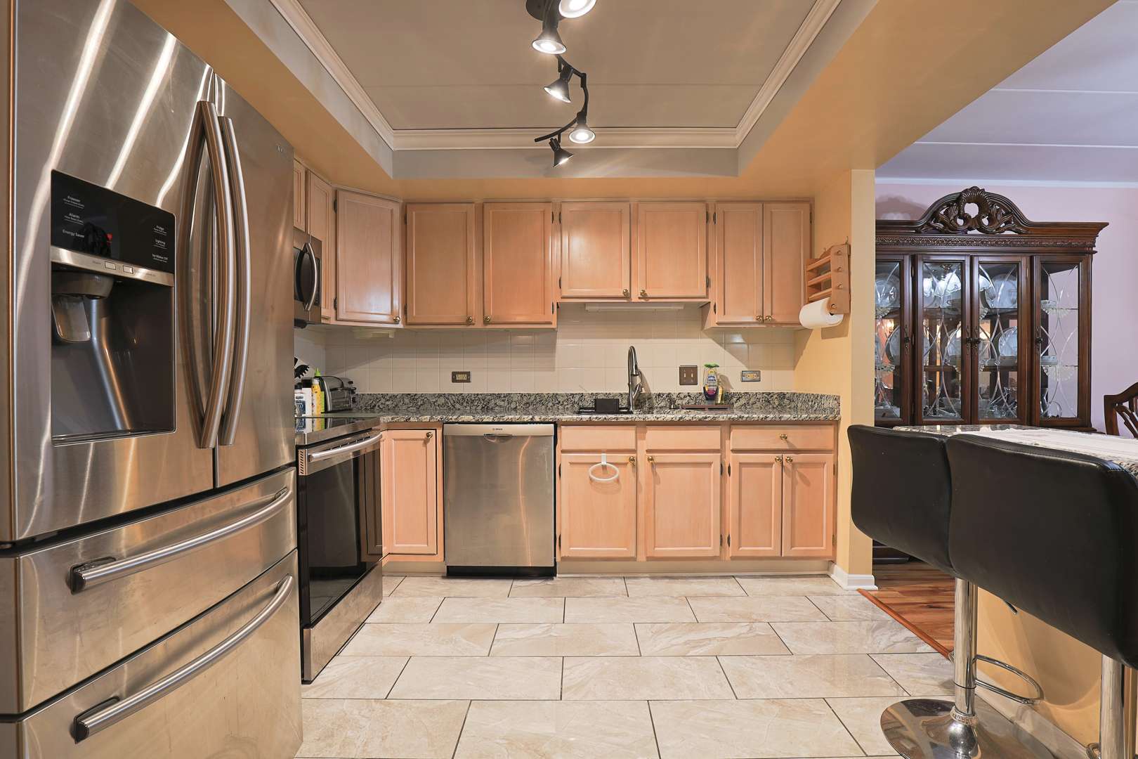 9510 S KOLMAR AVE #212, Oak Lawn, IL 60453