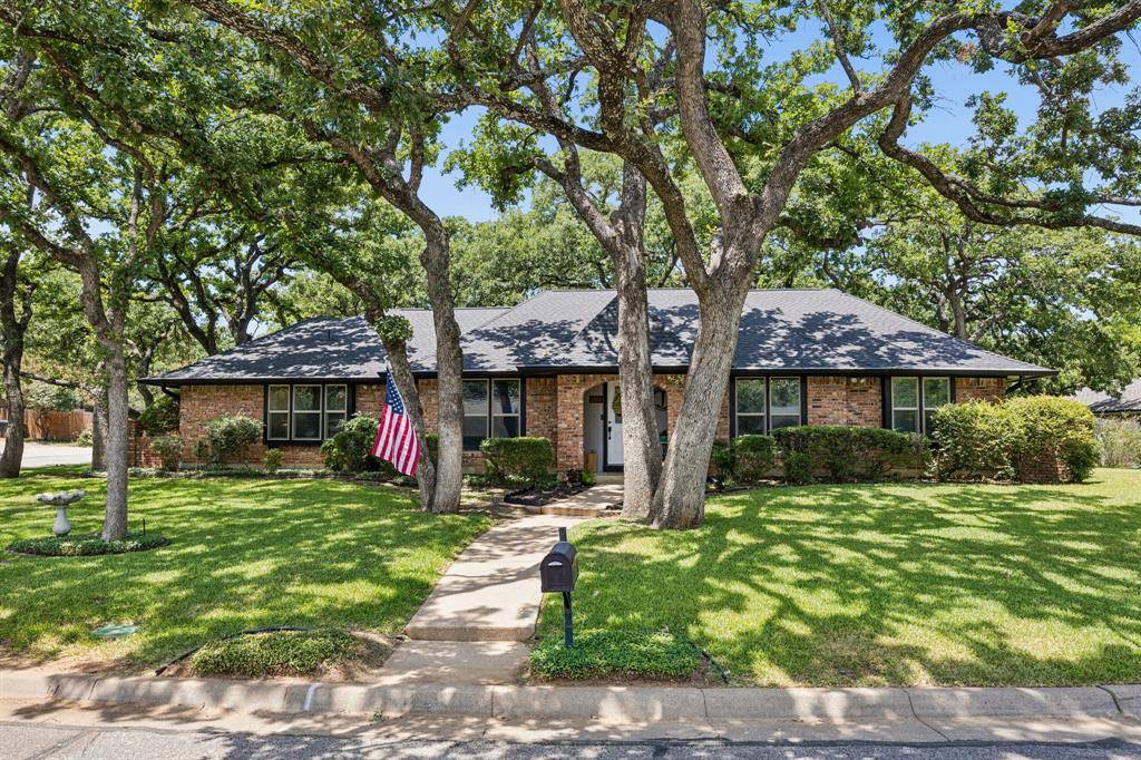 2814 Greenbrook Drive, Arlington, TX 76016