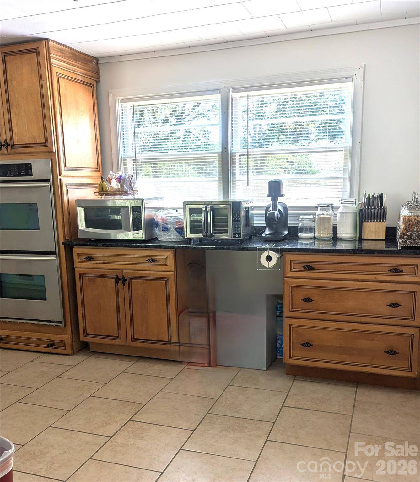 605 Lincoln LN, Lenoir, NC 28645