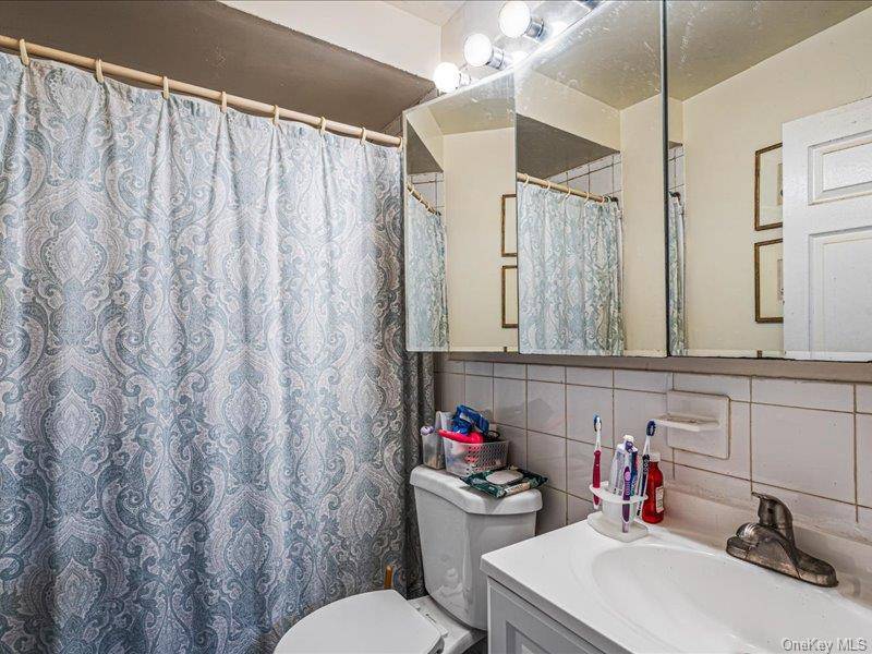 76-30 Grand Central Pkwy, Forest Hills, NY 11375