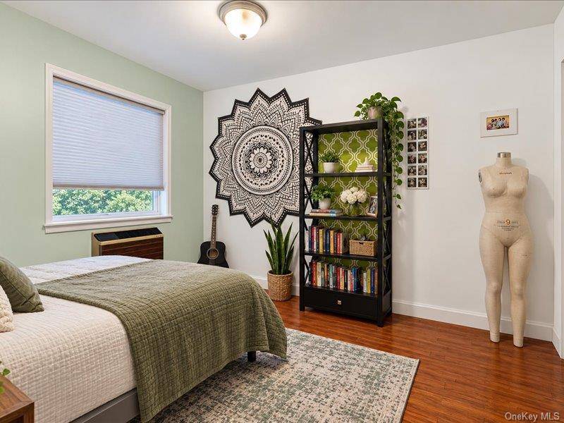 76-30 Grand Central Pkwy, Forest Hills, NY 11375