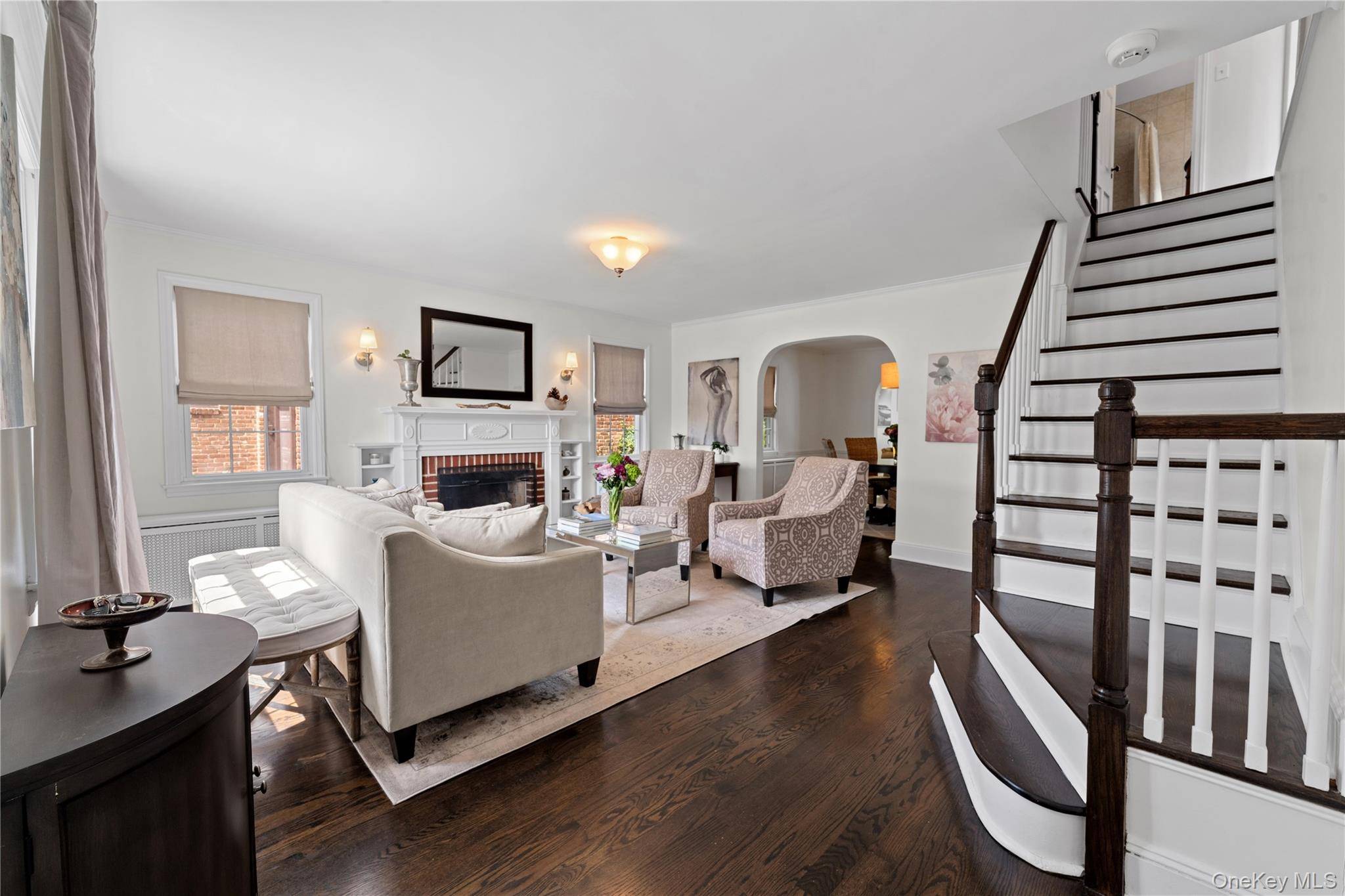 33 Ogden AVE, East Williston, NY 11596
