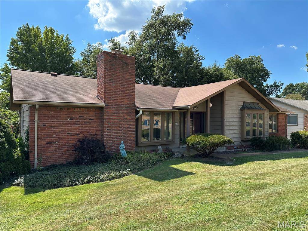681 Henry AVE, Ballwin, MO 63011