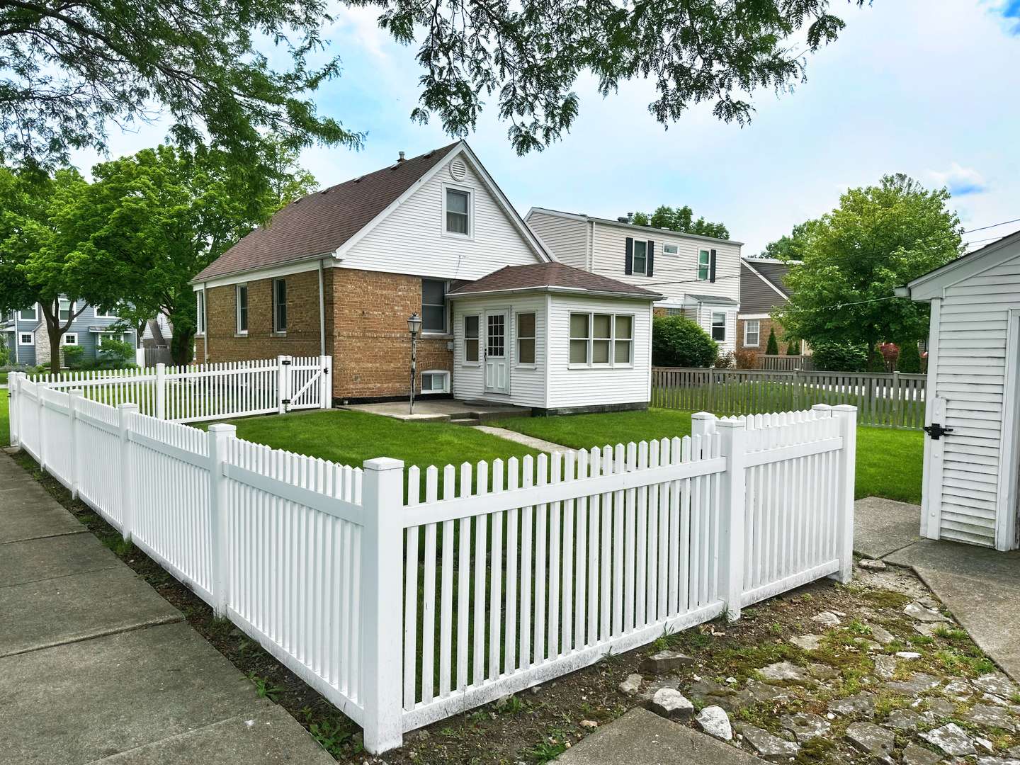 600 8th AVE, La Grange, IL 60525
