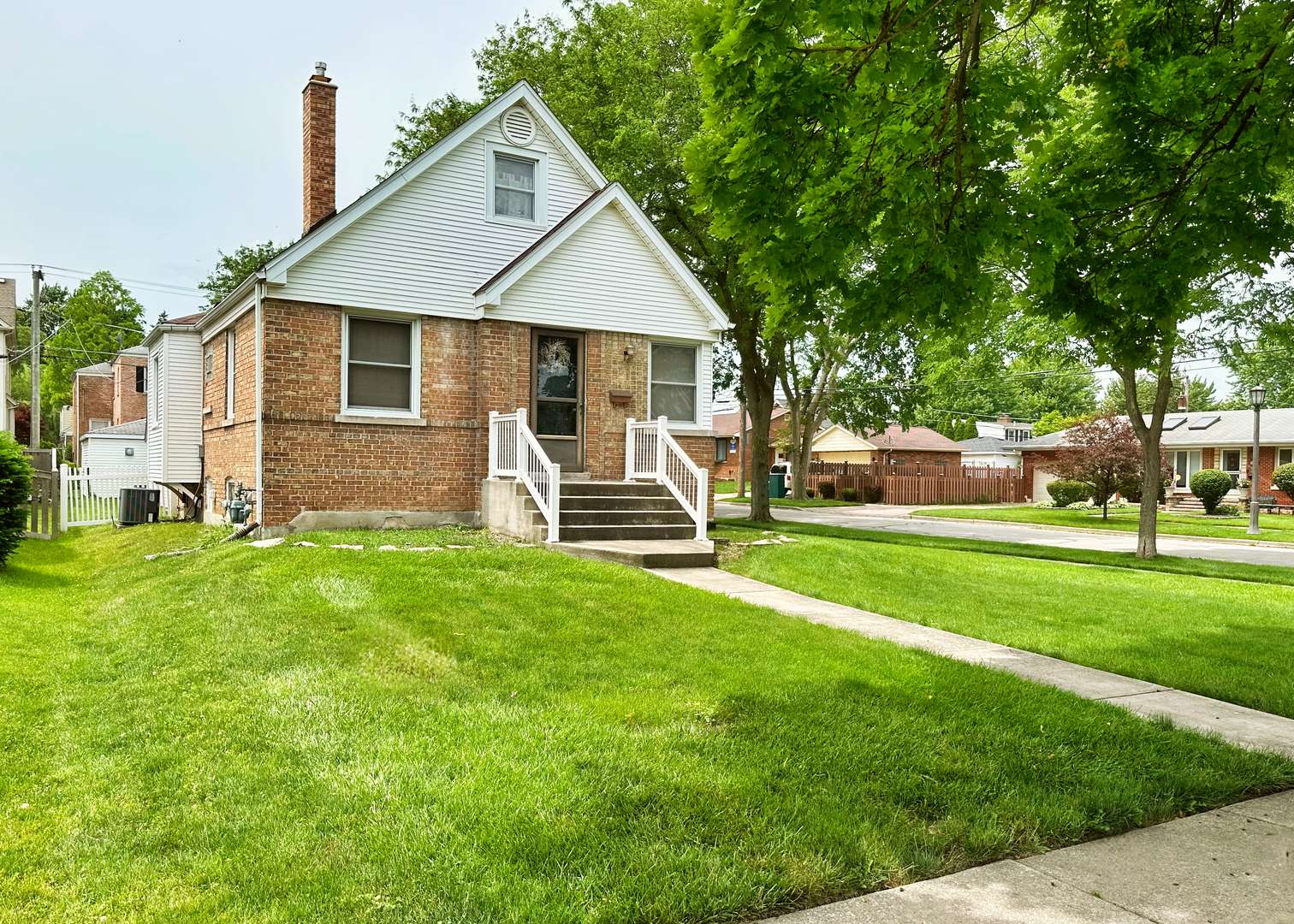 600 8th AVE, La Grange, IL 60525