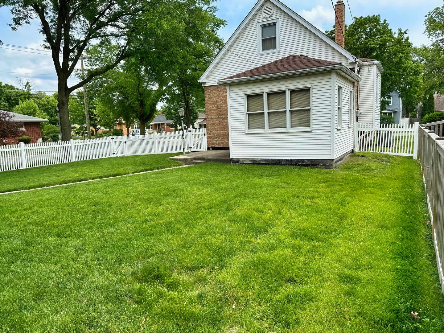 600 8th AVE, La Grange, IL 60525