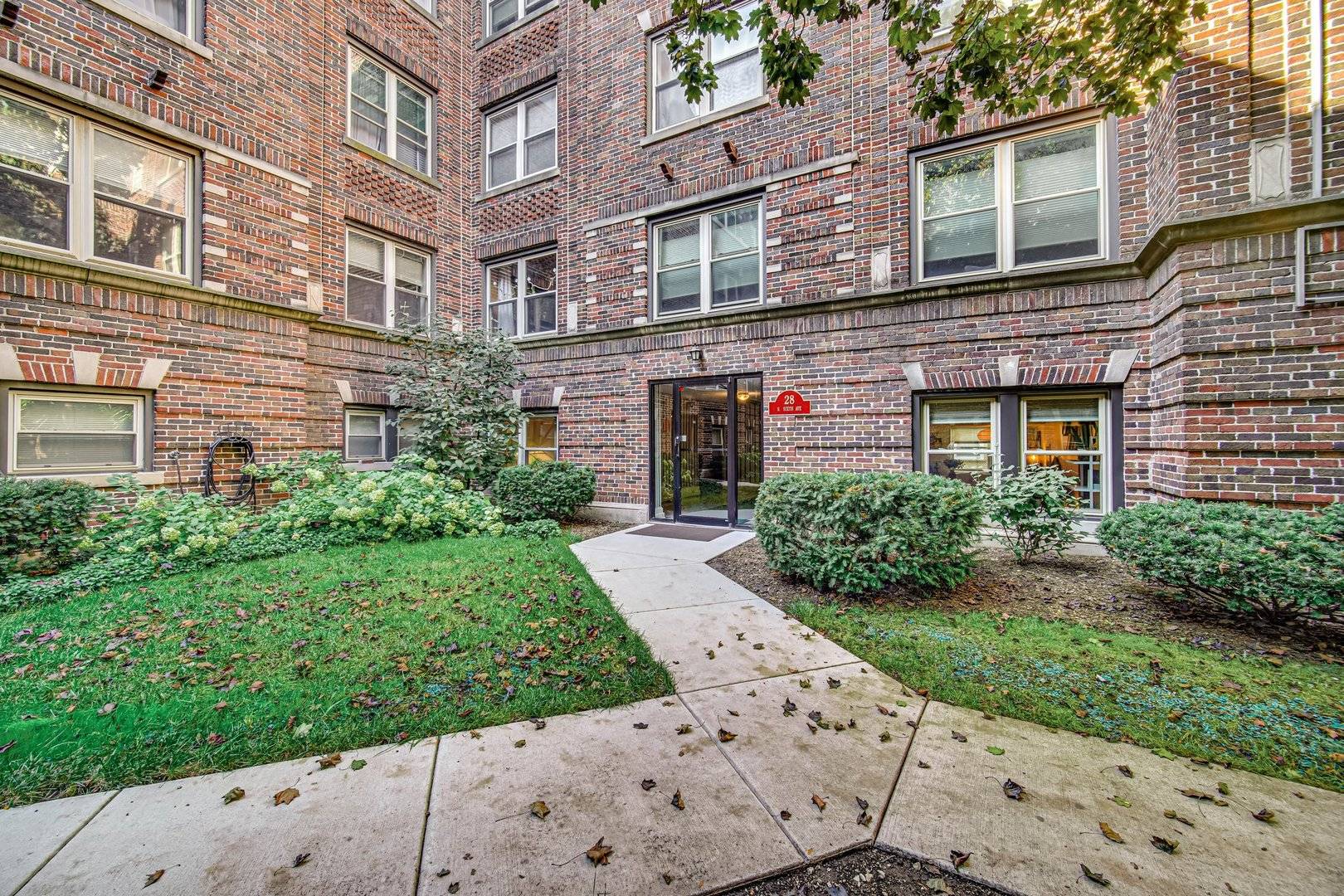 28 6th AVE #GC, La Grange, IL 60525